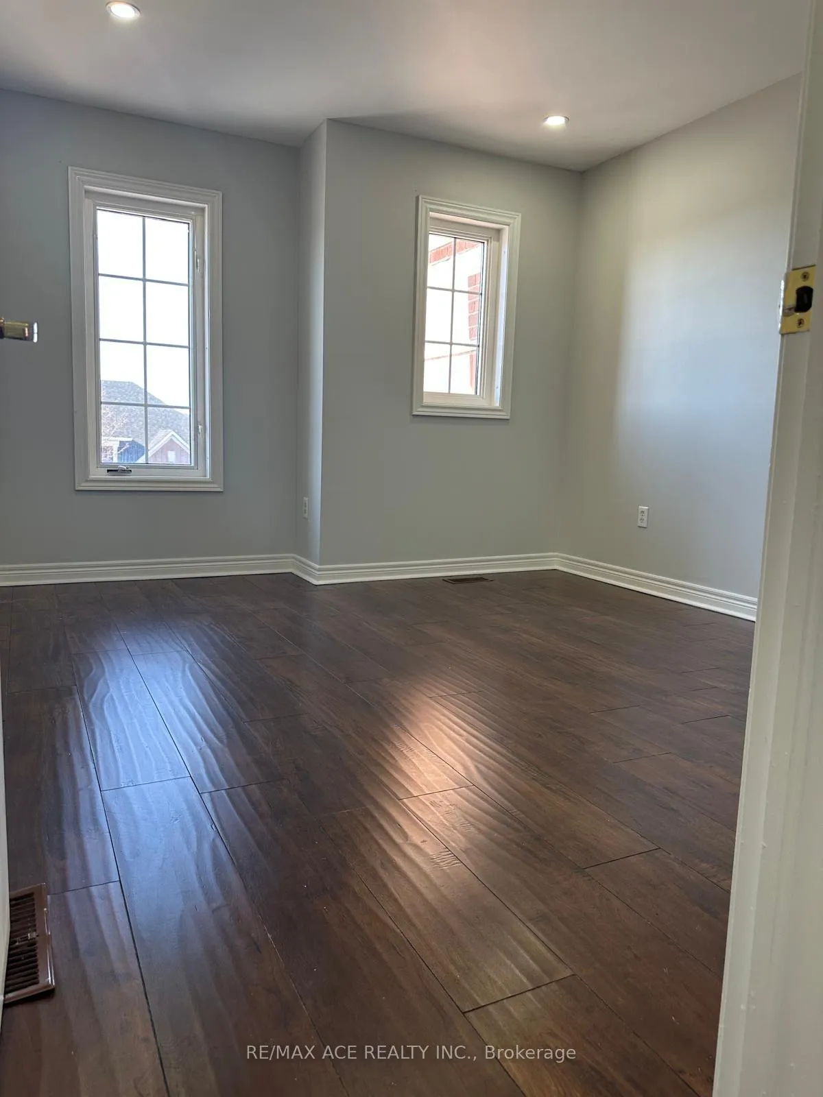 Photo 19 of 252 Van Scott Drive, Brampton, Northwest Sandalwood Parkway — HOMEH