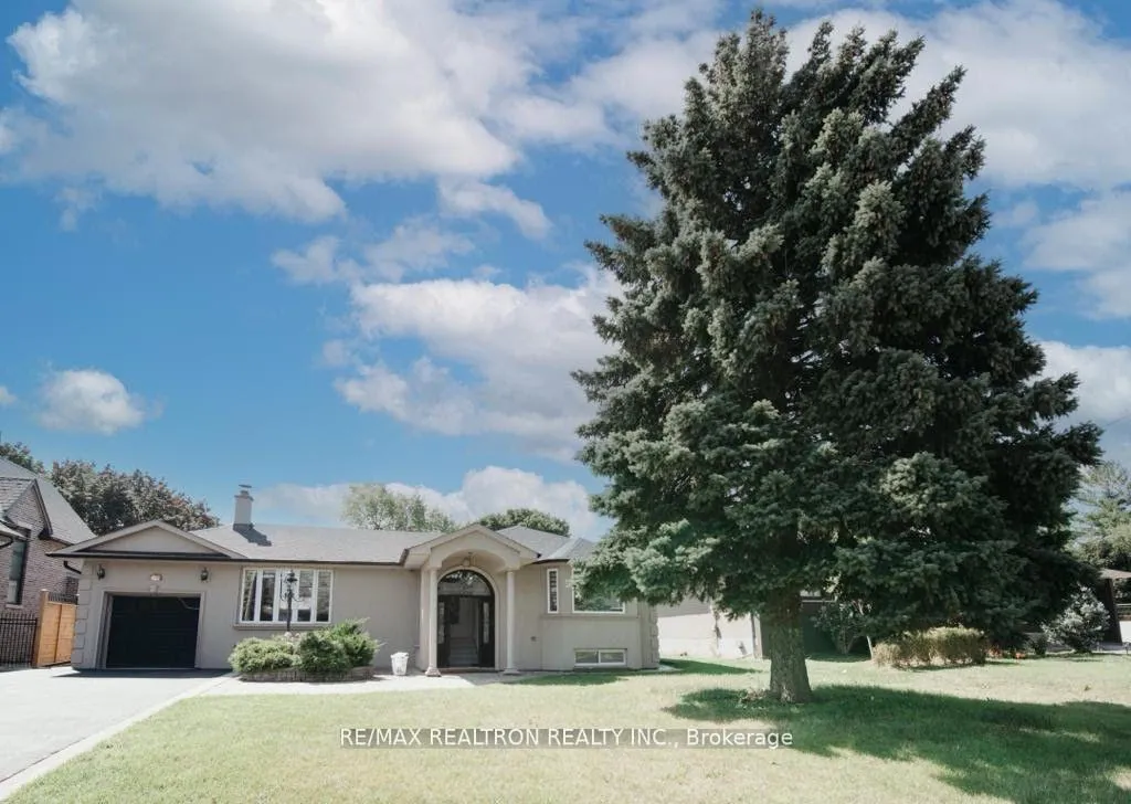 Photo 2 of 31 Goodman Crescent, Vaughan, Maple — HOMEH