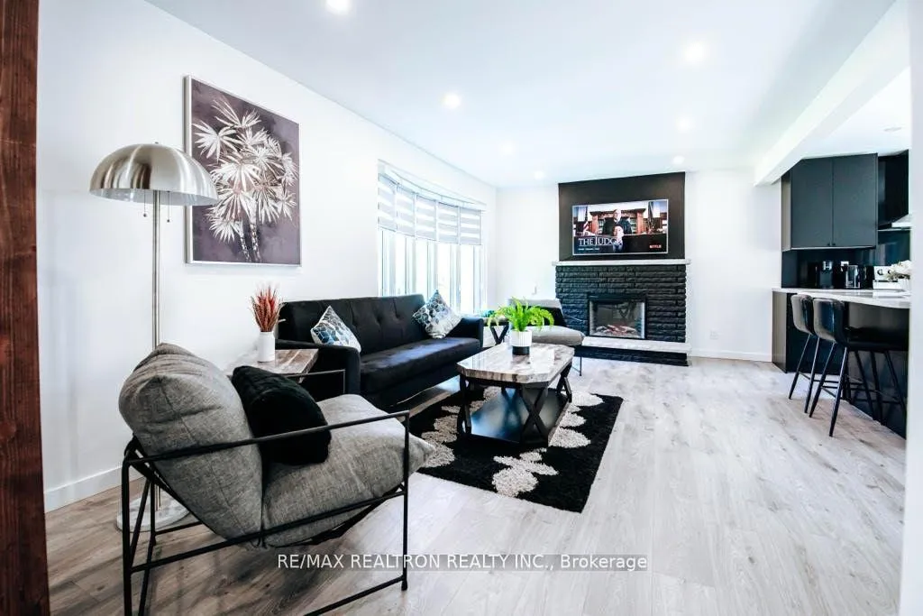 Photo 6 of 31 Goodman Crescent, Vaughan, Maple — HOMEH