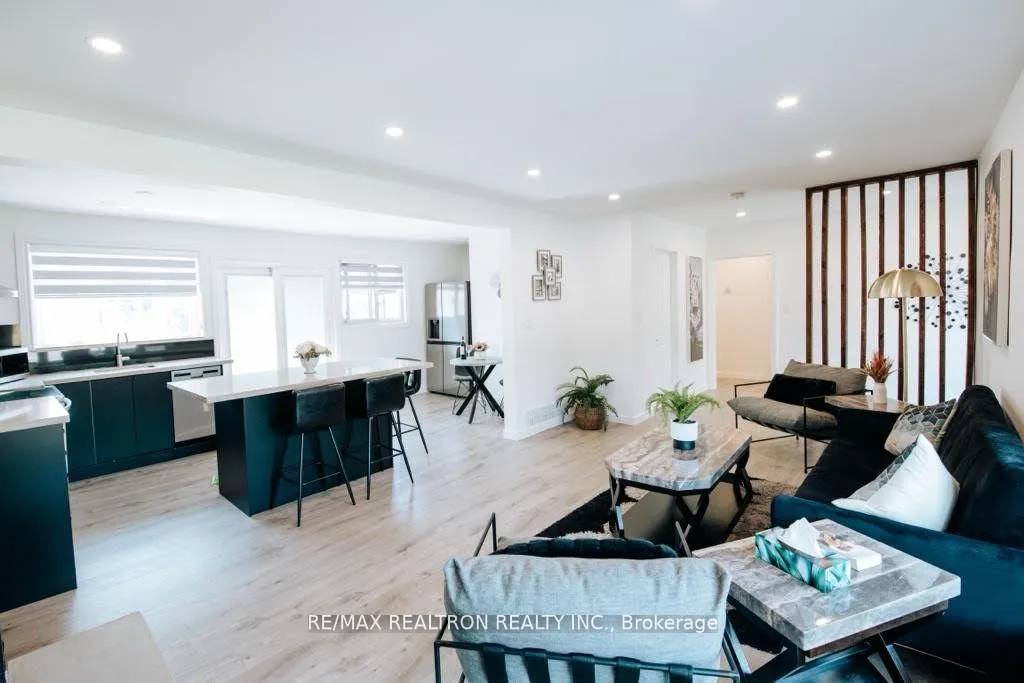 Photo 9 of 31 Goodman Crescent, Vaughan, Maple — HOMEH
