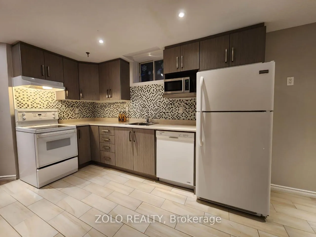 Photo 4 of Unit Lower, 6 Max Avenue, Barrie, Painswick South — HOMEH
