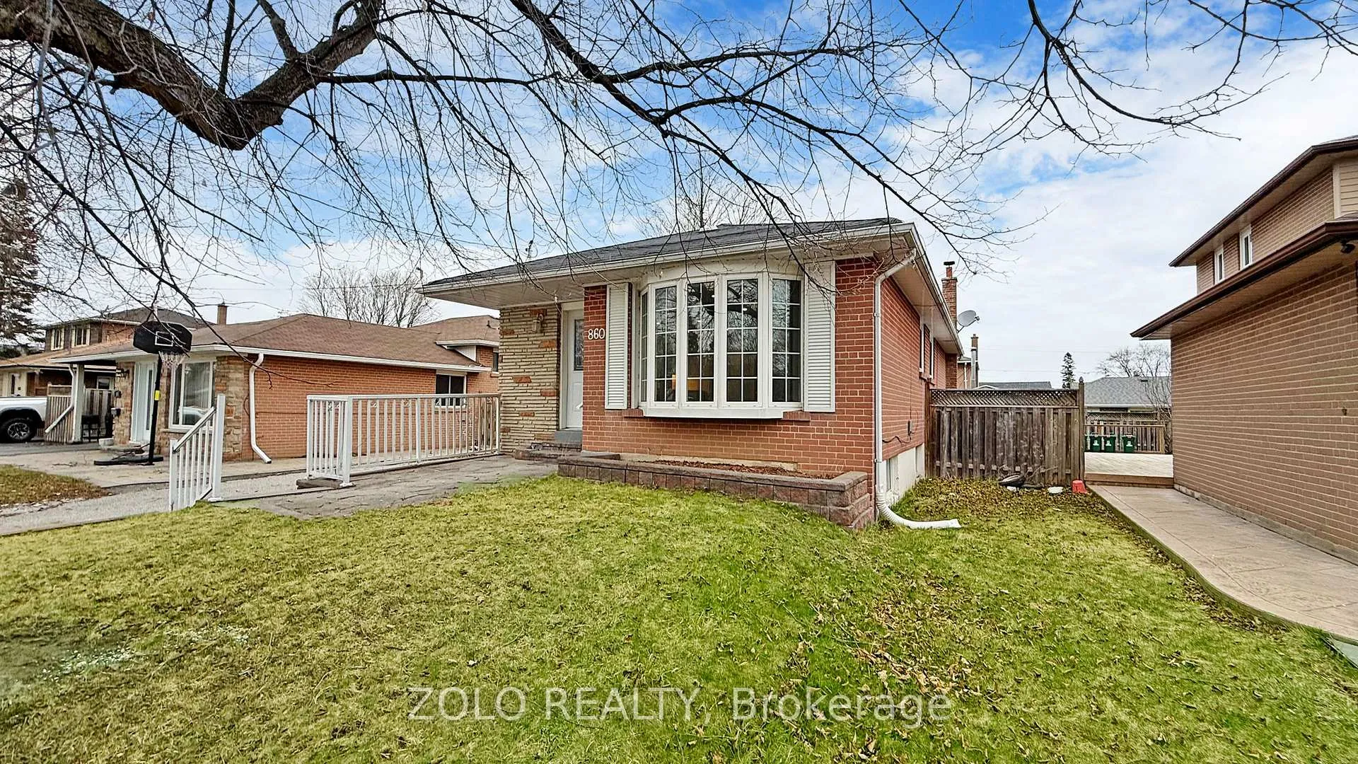 Photo 2 of 860 Sanok Drive, Pickering, West Shore — HOMEH