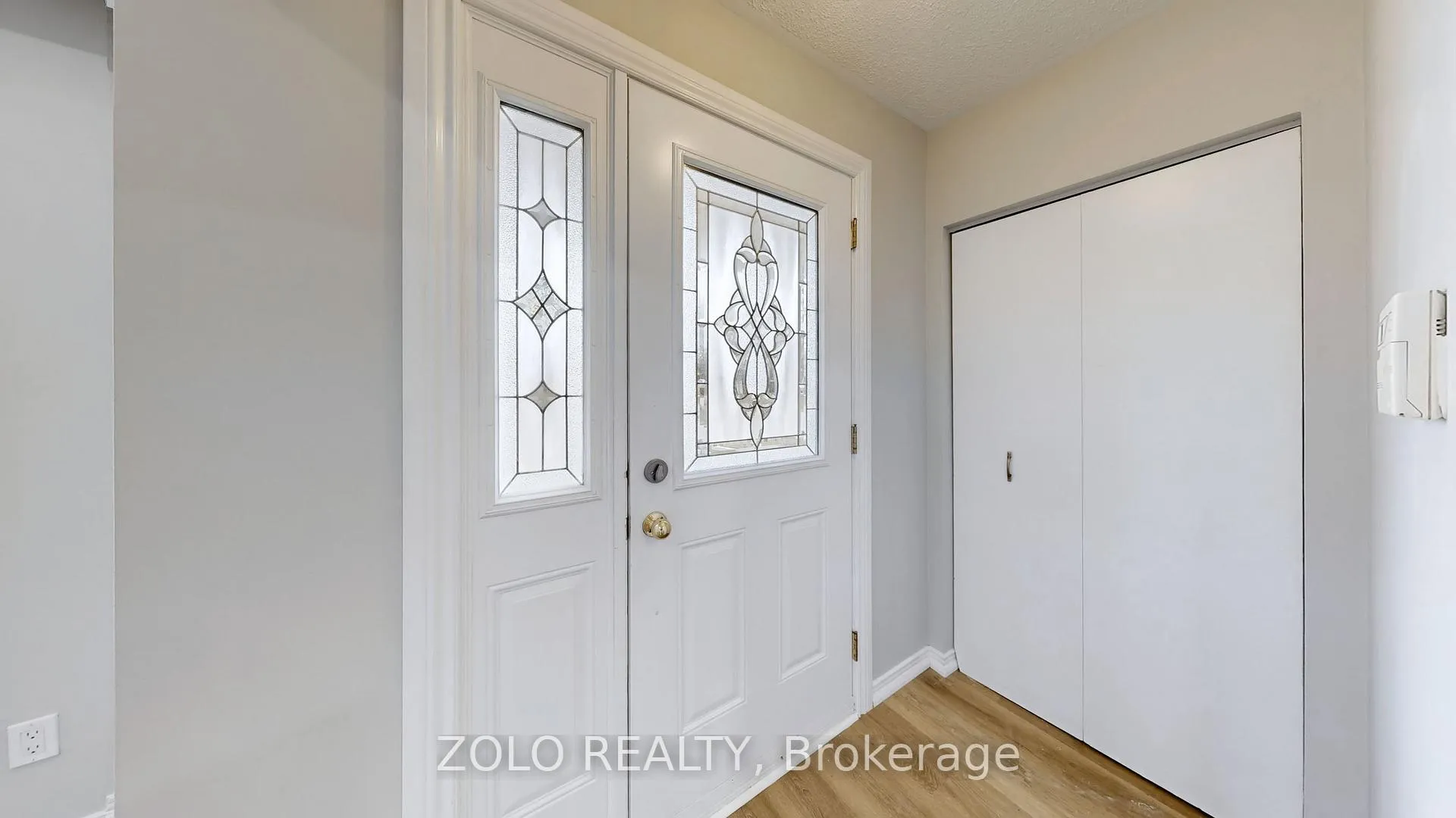 Photo 4 of 860 Sanok Drive, Pickering, West Shore — HOMEH