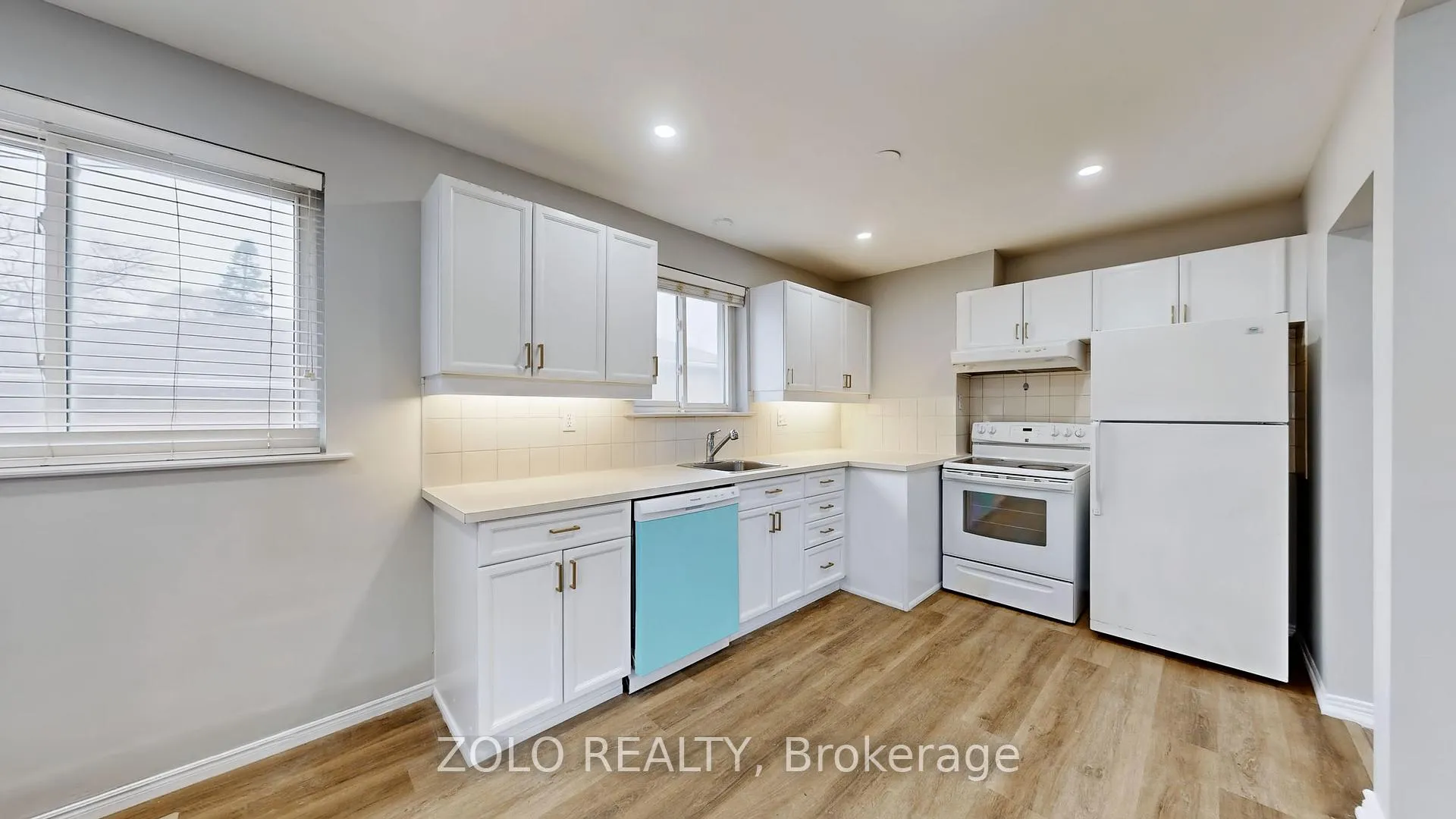 Photo 11 of 860 Sanok Drive, Pickering, West Shore — HOMEH
