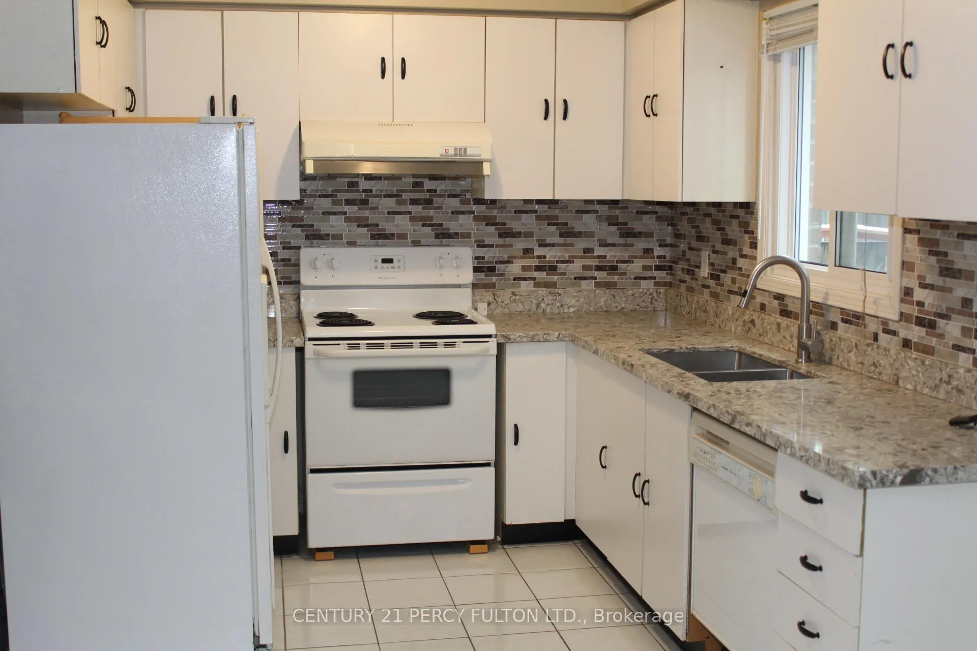 Photo 3 of 83 Barnes Drive, Ajax, Central — HOMEH