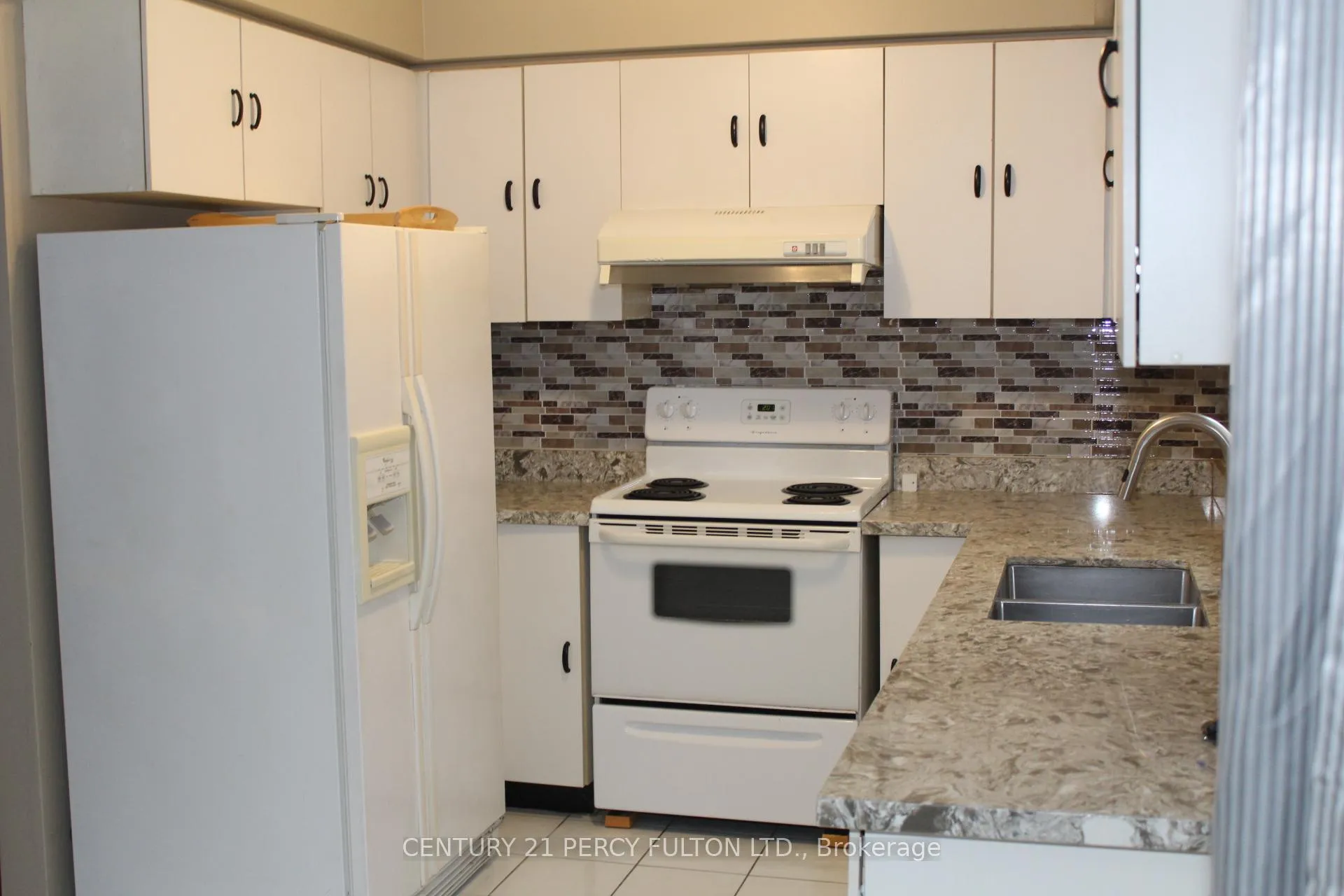 Photo 4 of 83 Barnes Drive, Ajax, Central — HOMEH