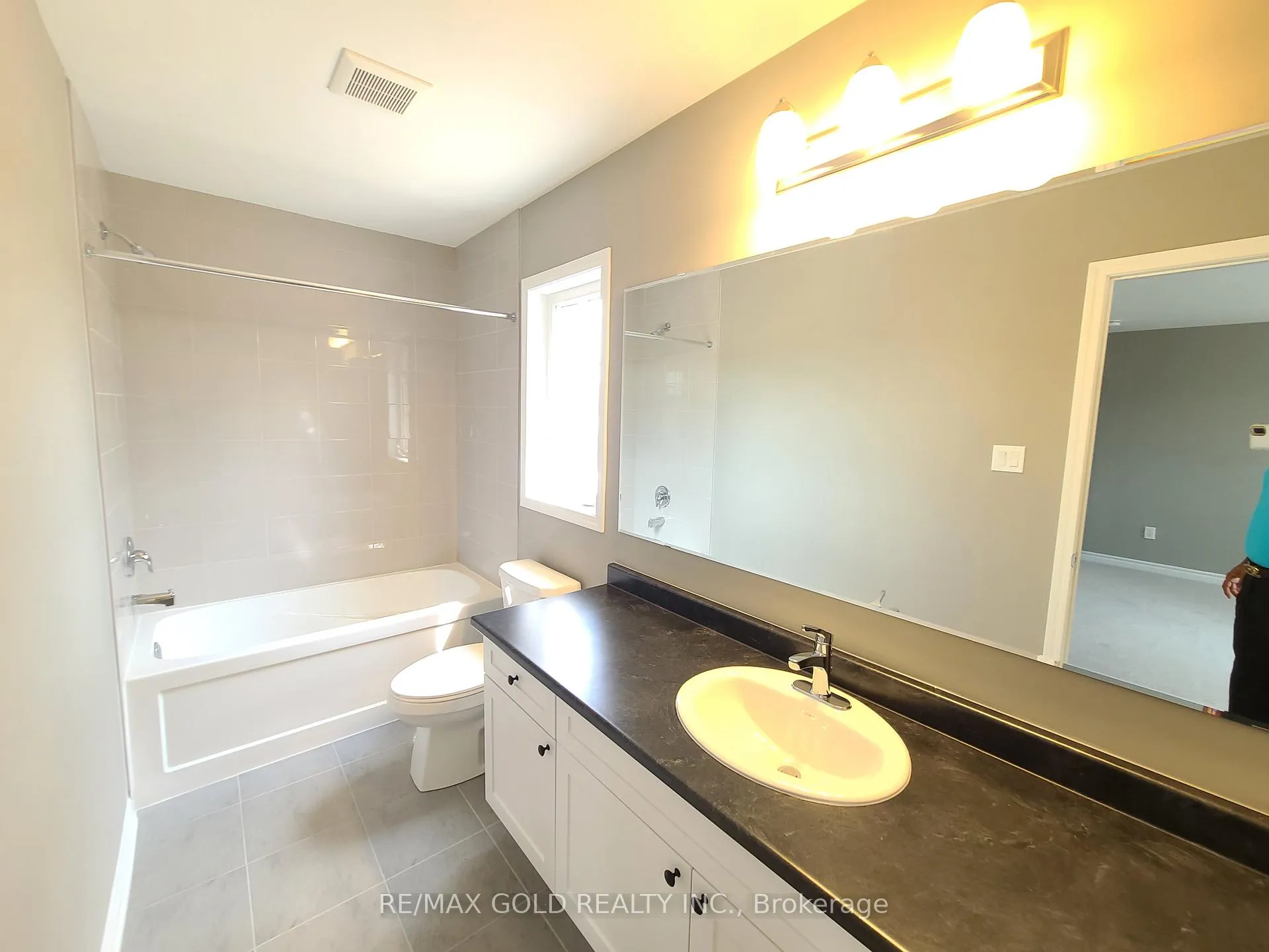 Photo 11 of 202 Histand Trail, Kitchener — HOMEH