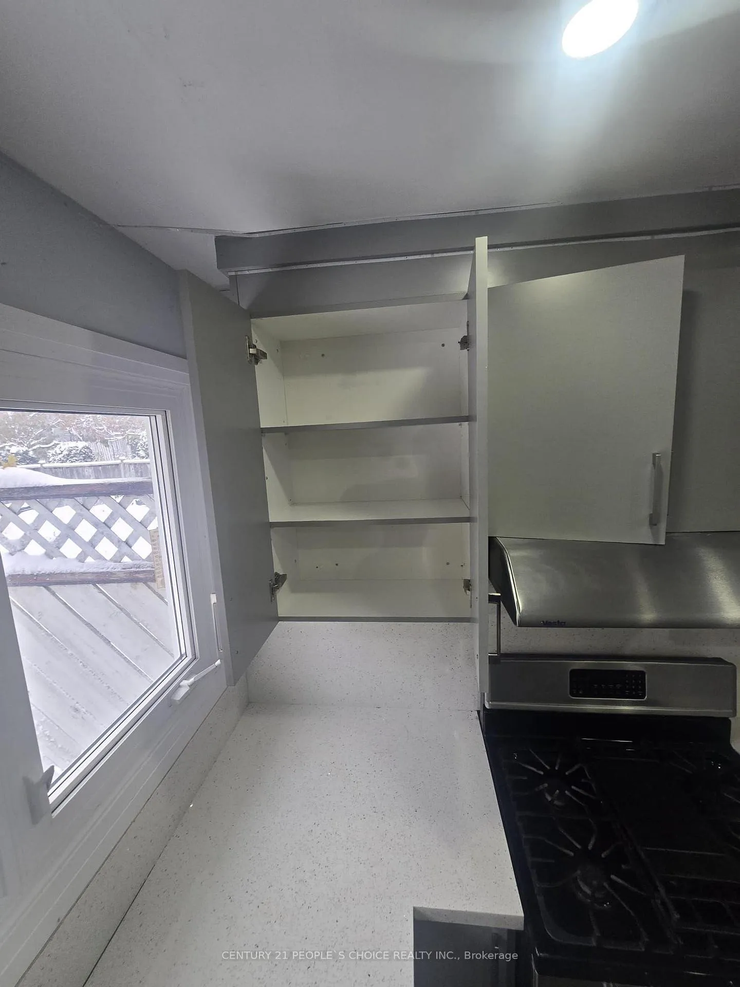 Photo 2 of Unit Upper, 21 Moore Street, Brampton, Brampton West — HOMEH