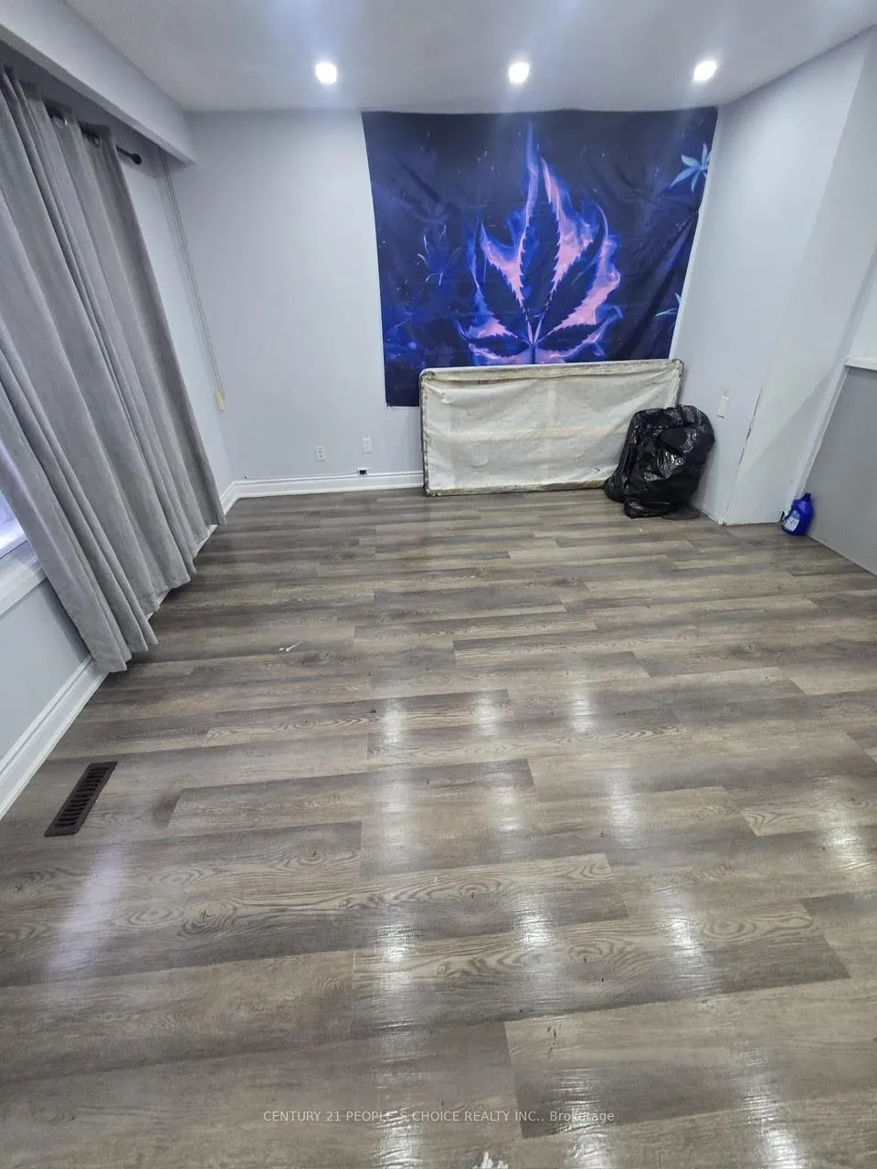 Photo 5 of Unit Upper, 21 Moore Street, Brampton, Brampton West — HOMEH