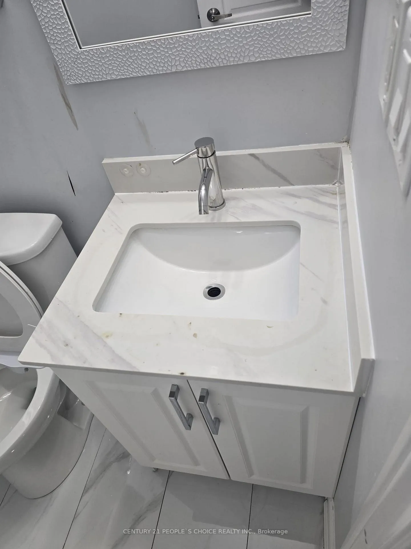 Photo 6 of Unit Upper, 21 Moore Street, Brampton, Brampton West — HOMEH
