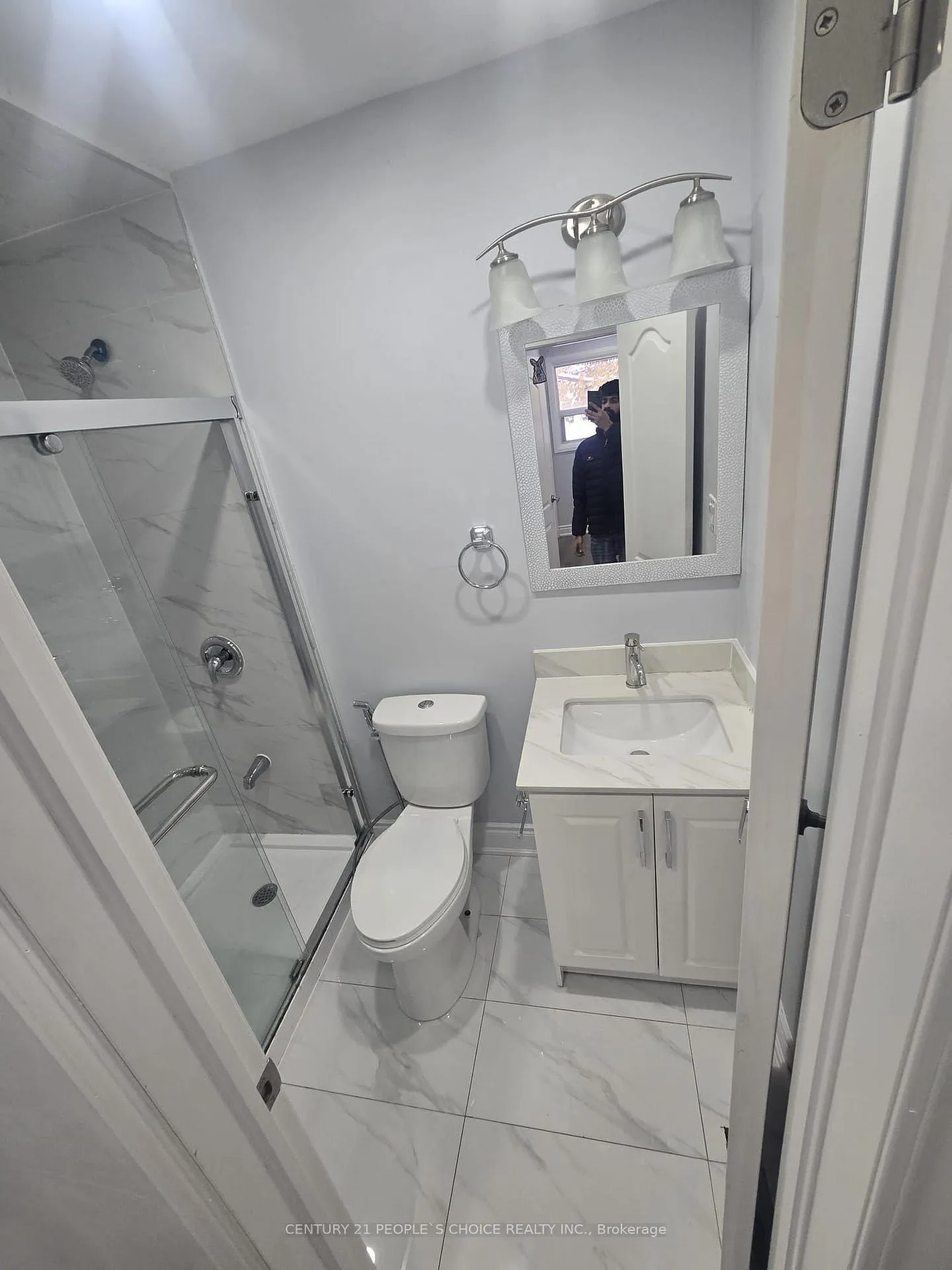 Photo 8 of Unit Upper, 21 Moore Street, Brampton, Brampton West — HOMEH