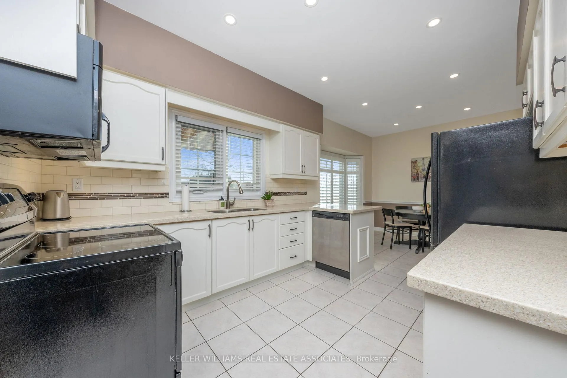 Photo 12 of 9 Wellford Gate, Brampton, Sandringham-Wellington — HOMEH