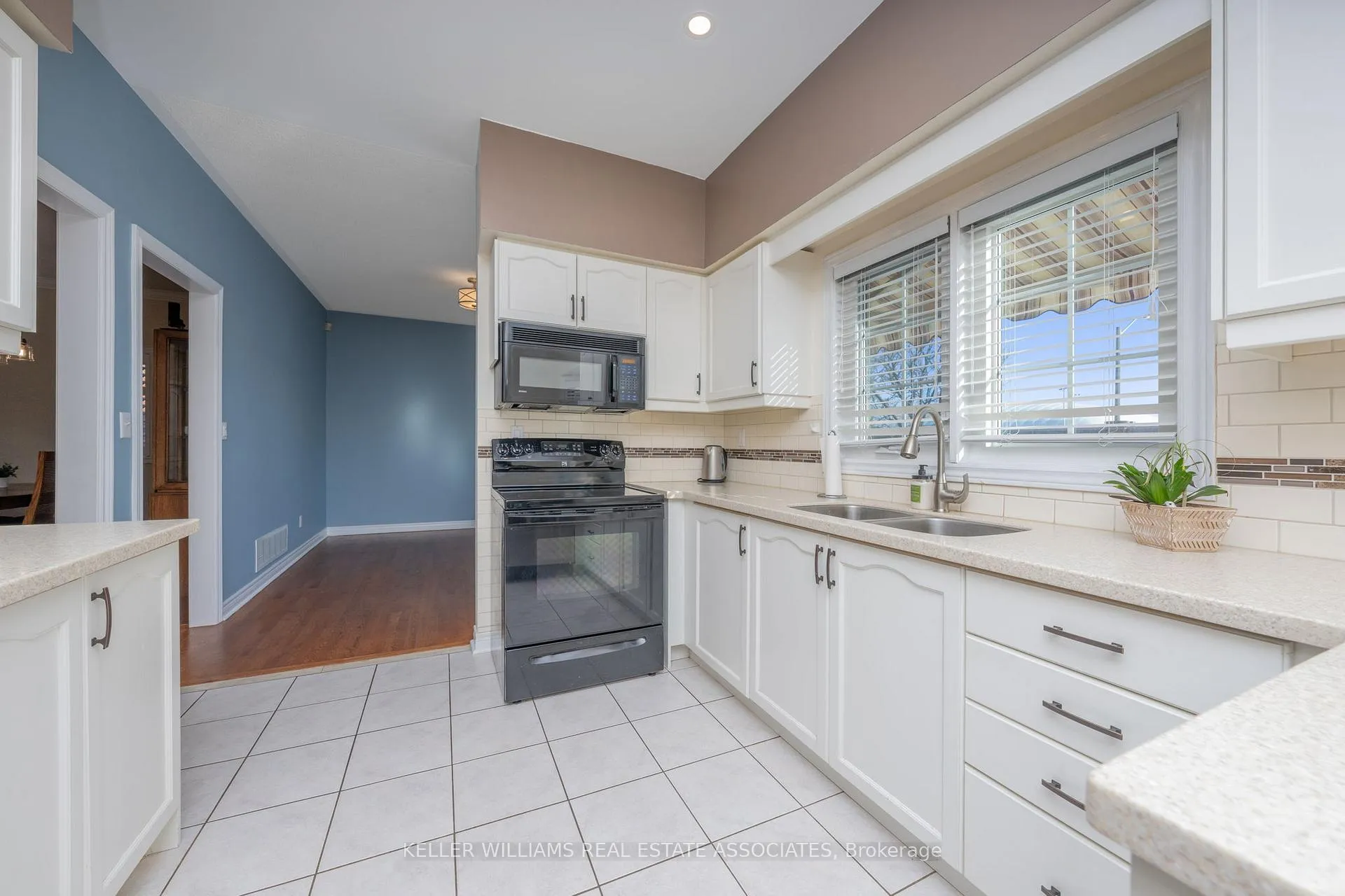 Photo 13 of 9 Wellford Gate, Brampton, Sandringham-Wellington — HOMEH