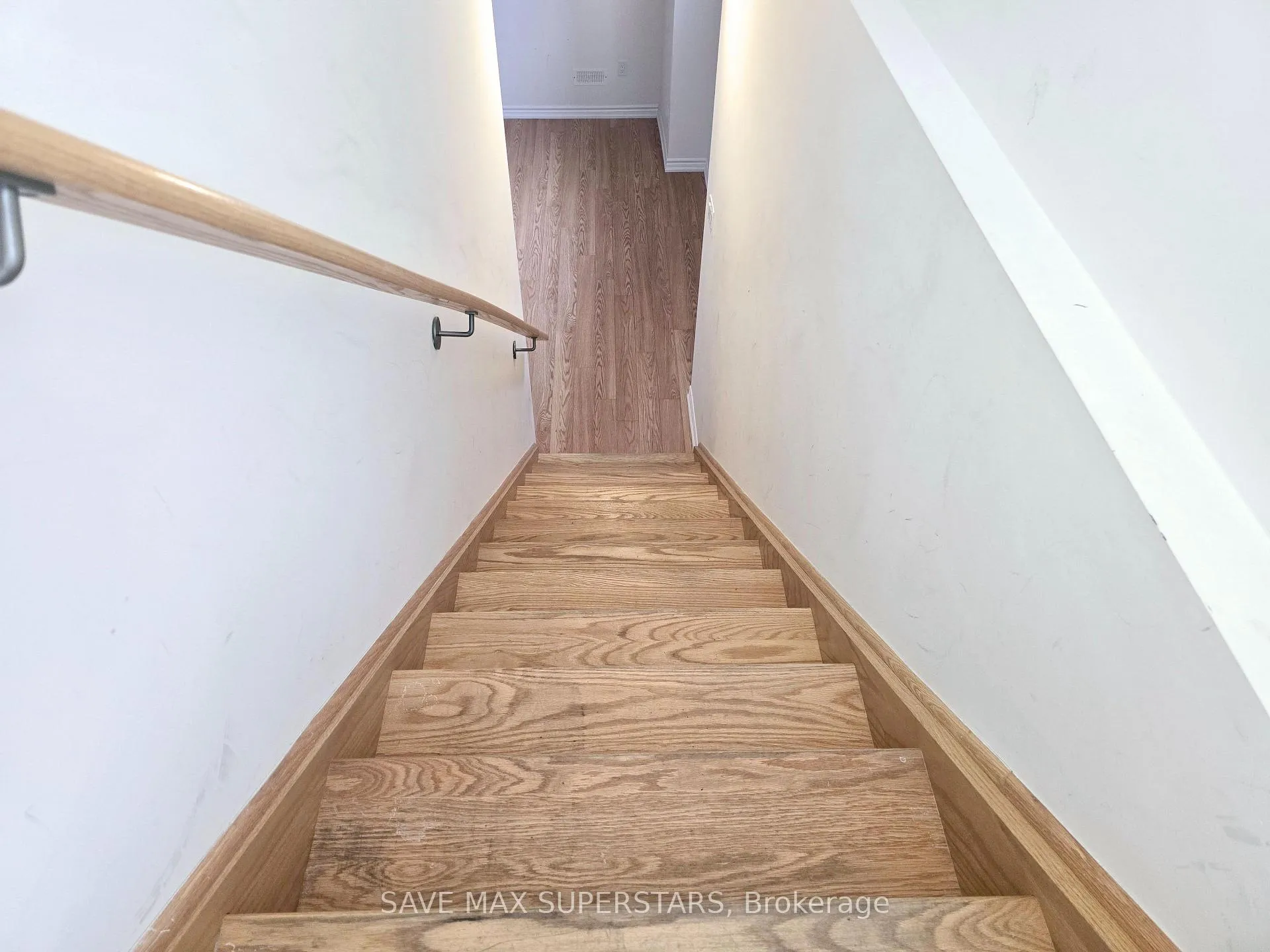 Photo 2 of Unit Lower, 11 Valleybrook Road, Barrie, Rural Barrie Southeast — HOMEH
