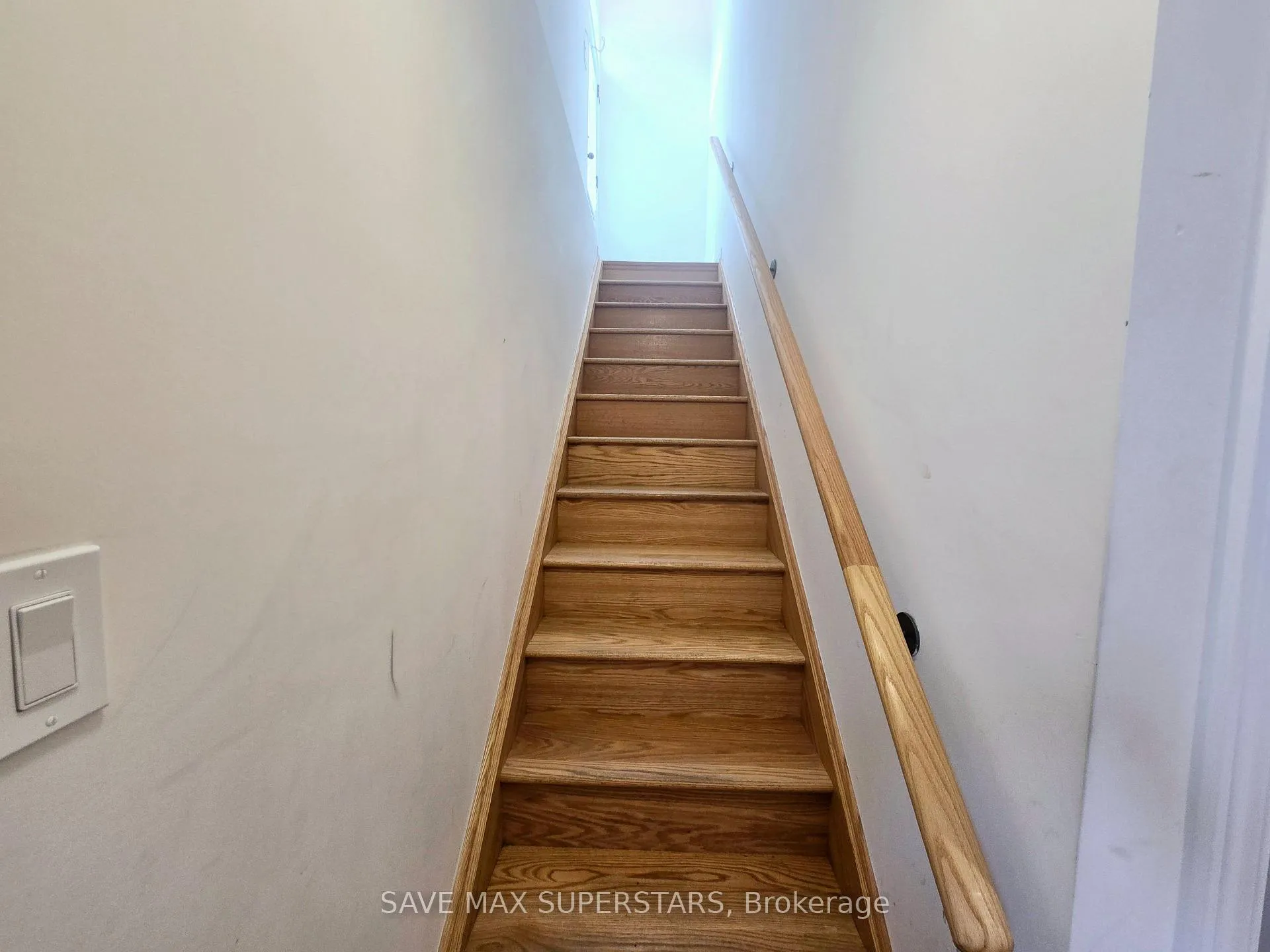 Photo 3 of Unit Lower, 11 Valleybrook Road, Barrie, Rural Barrie Southeast — HOMEH