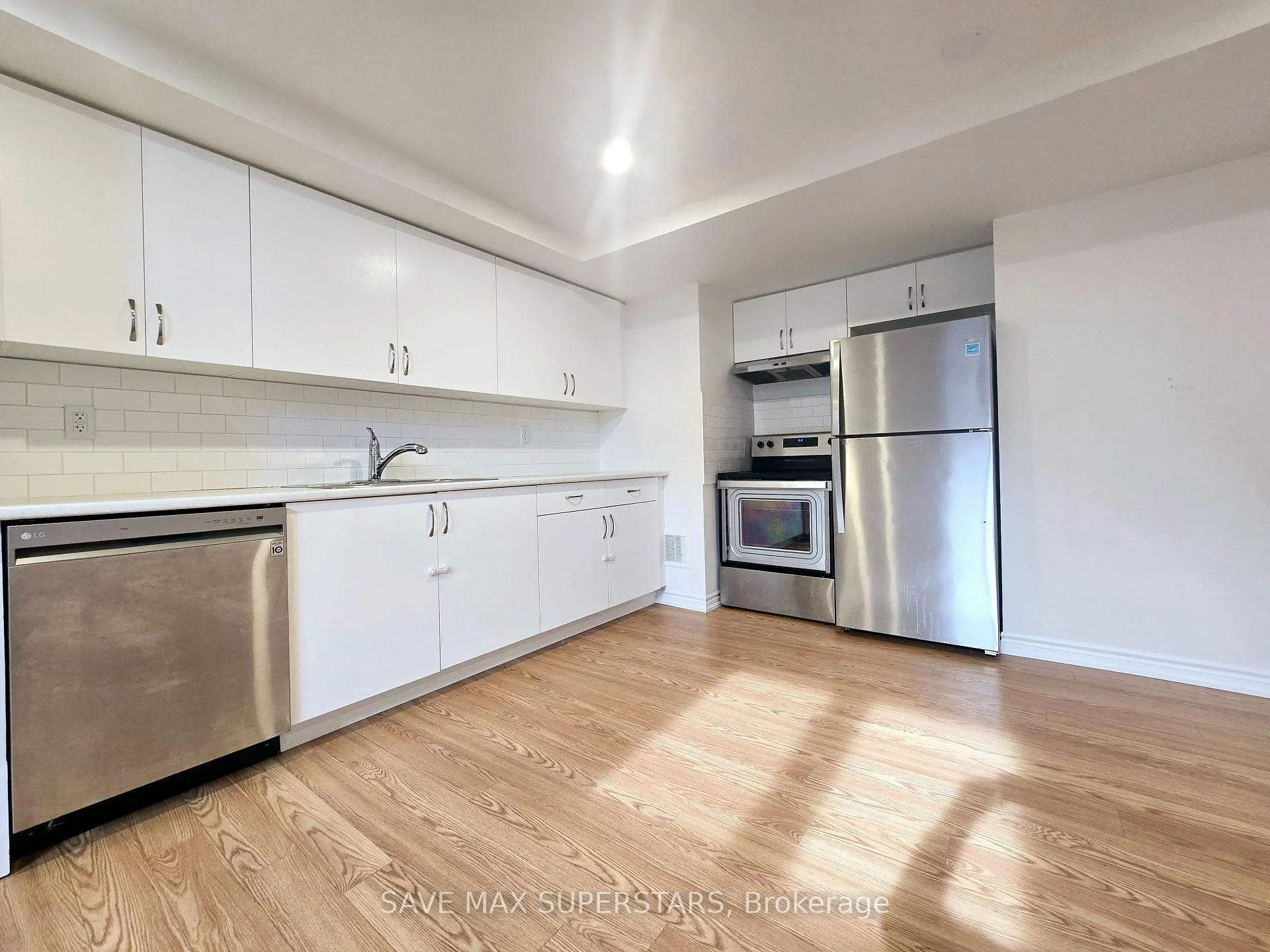 Photo 4 of Unit Lower, 11 Valleybrook Road, Barrie, Rural Barrie Southeast — HOMEH