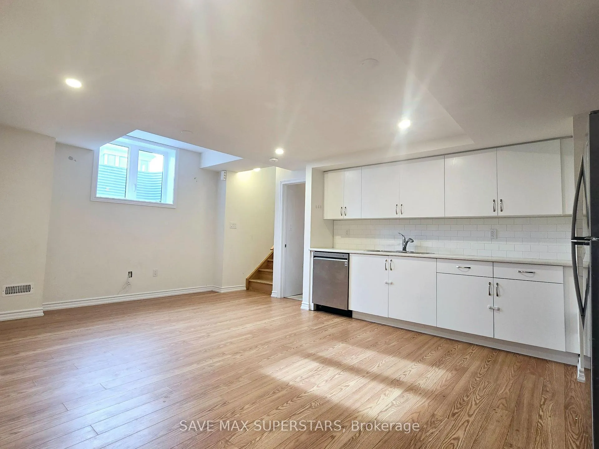 Photo 10 of Unit Lower, 11 Valleybrook Road, Barrie, Rural Barrie Southeast — HOMEH