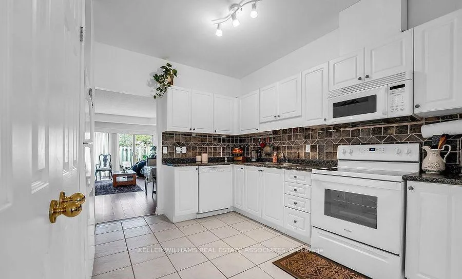 Photo 13 of 98 Southbrook Drive, Hamilton, Binbrook — HOMEH