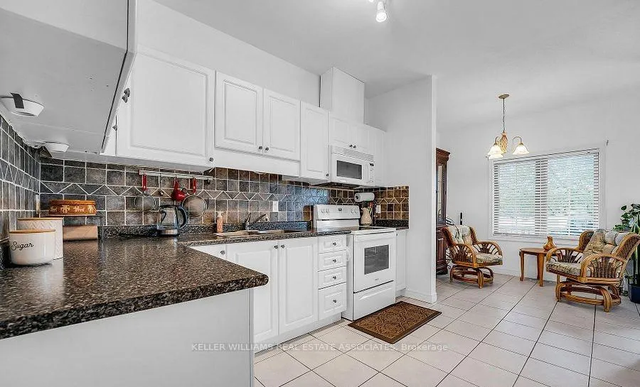 Photo 14 of 98 Southbrook Drive, Hamilton, Binbrook — HOMEH