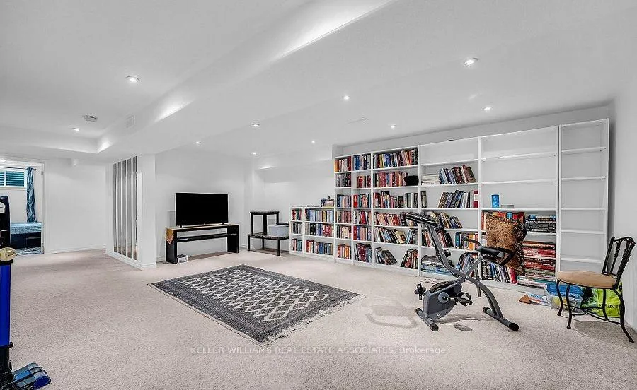 Photo 23 of 98 Southbrook Drive, Hamilton, Binbrook — HOMEH