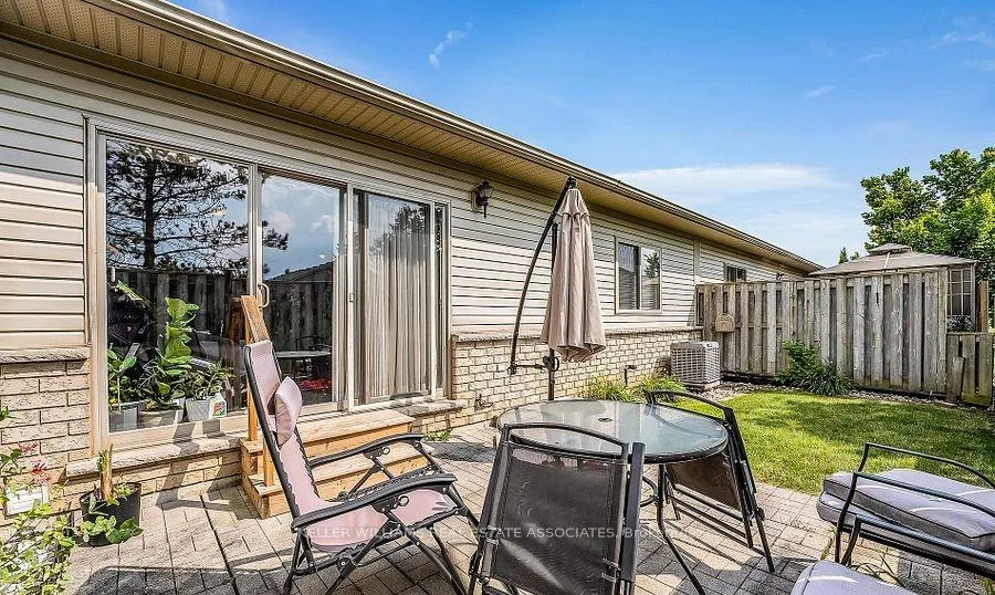 Photo 33 of 98 Southbrook Drive, Hamilton, Binbrook — HOMEH