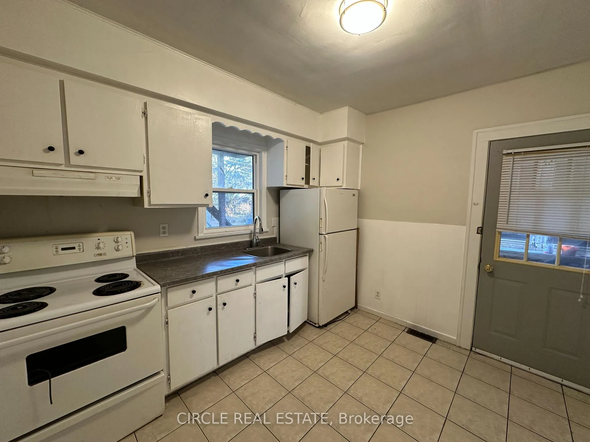 Photo 10 of 202-204 Mckay Avenue, Windsor — HOMEH