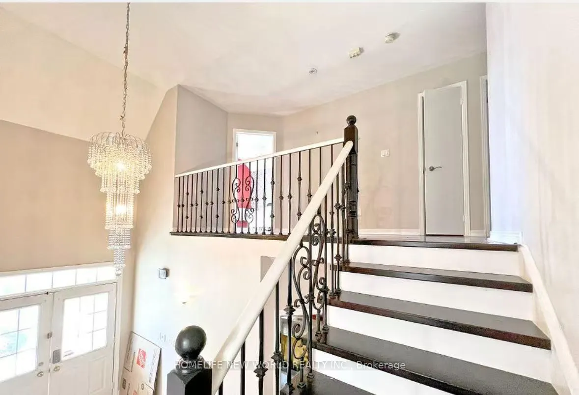 Photo 10 of 40 Irish Rose Drive, Markham, Berczy — HOMEH