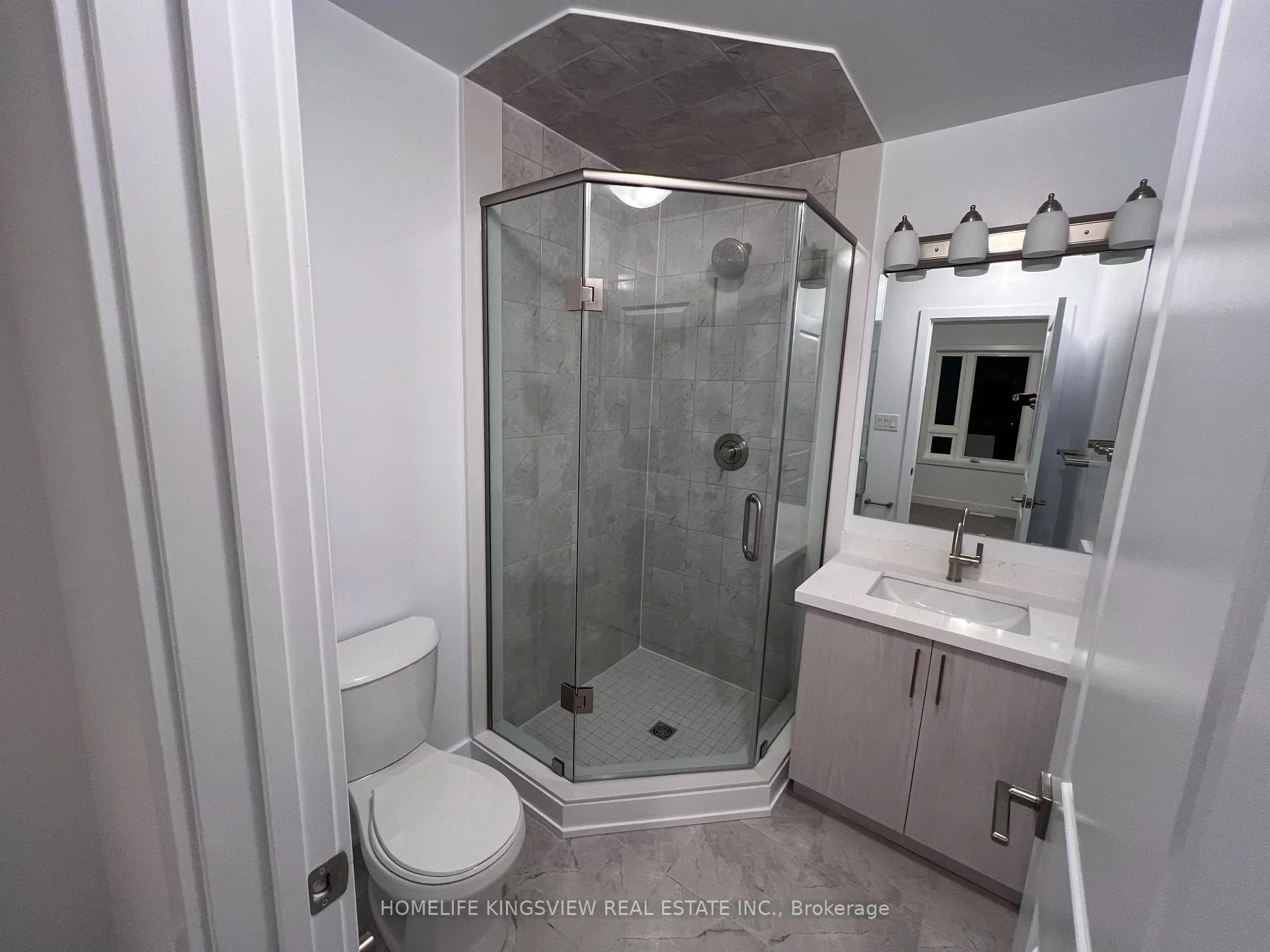 Photo 4 of 59 gateway Drive, Barrie, Rural Barrie Southeast — HOMEH