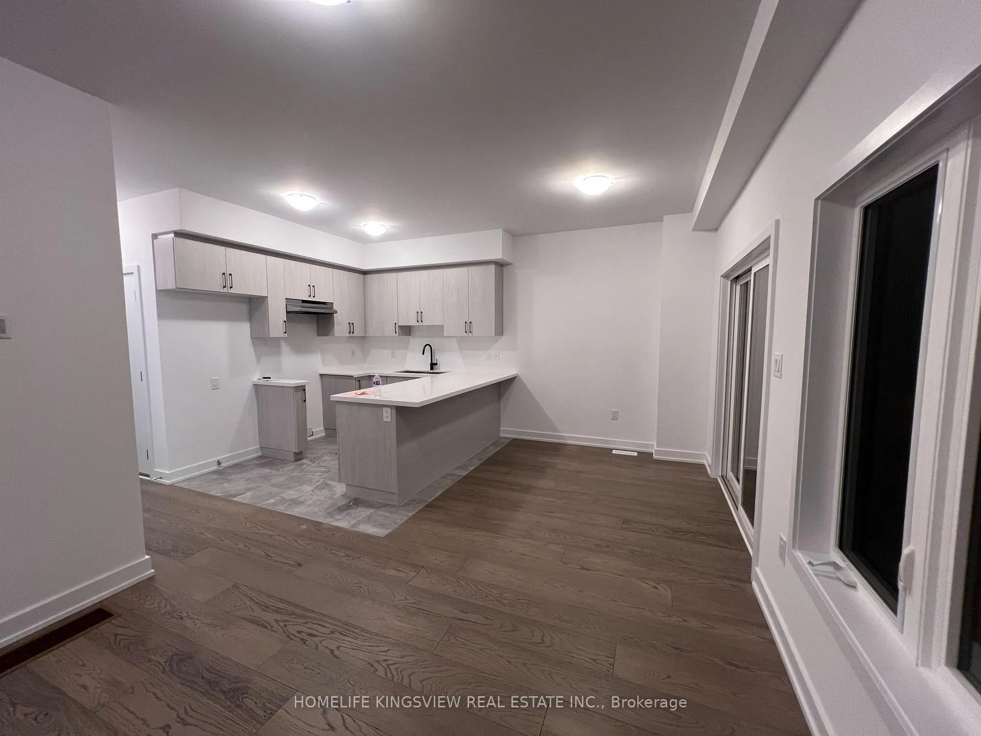Photo 5 of 59 gateway Drive, Barrie, Rural Barrie Southeast — HOMEH