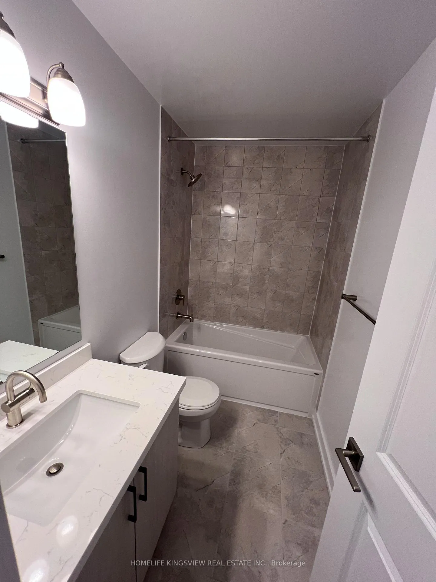 Photo 9 of 59 gateway Drive, Barrie, Rural Barrie Southeast — HOMEH