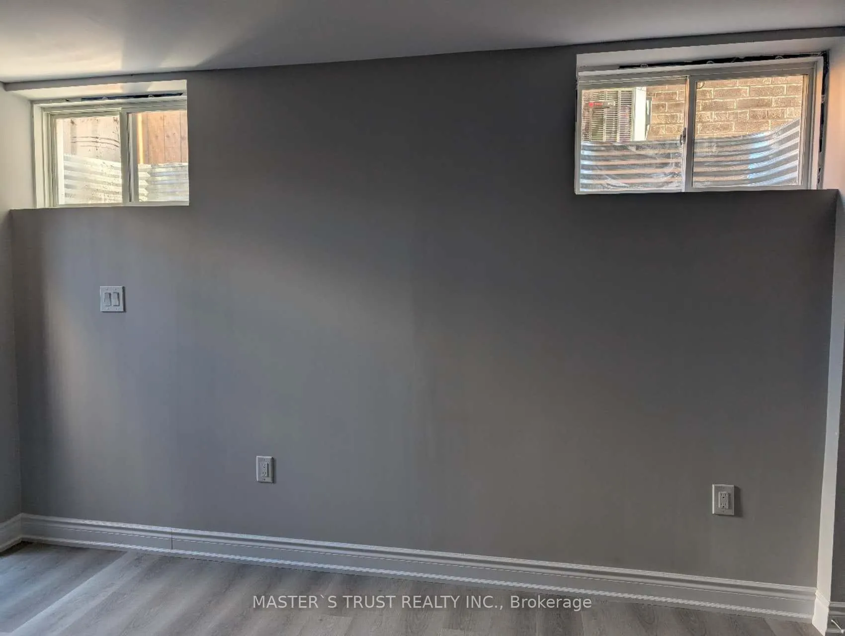 Photo 4 of 100 Kirvan Drive, Guelph, Kortright East — HOMEH