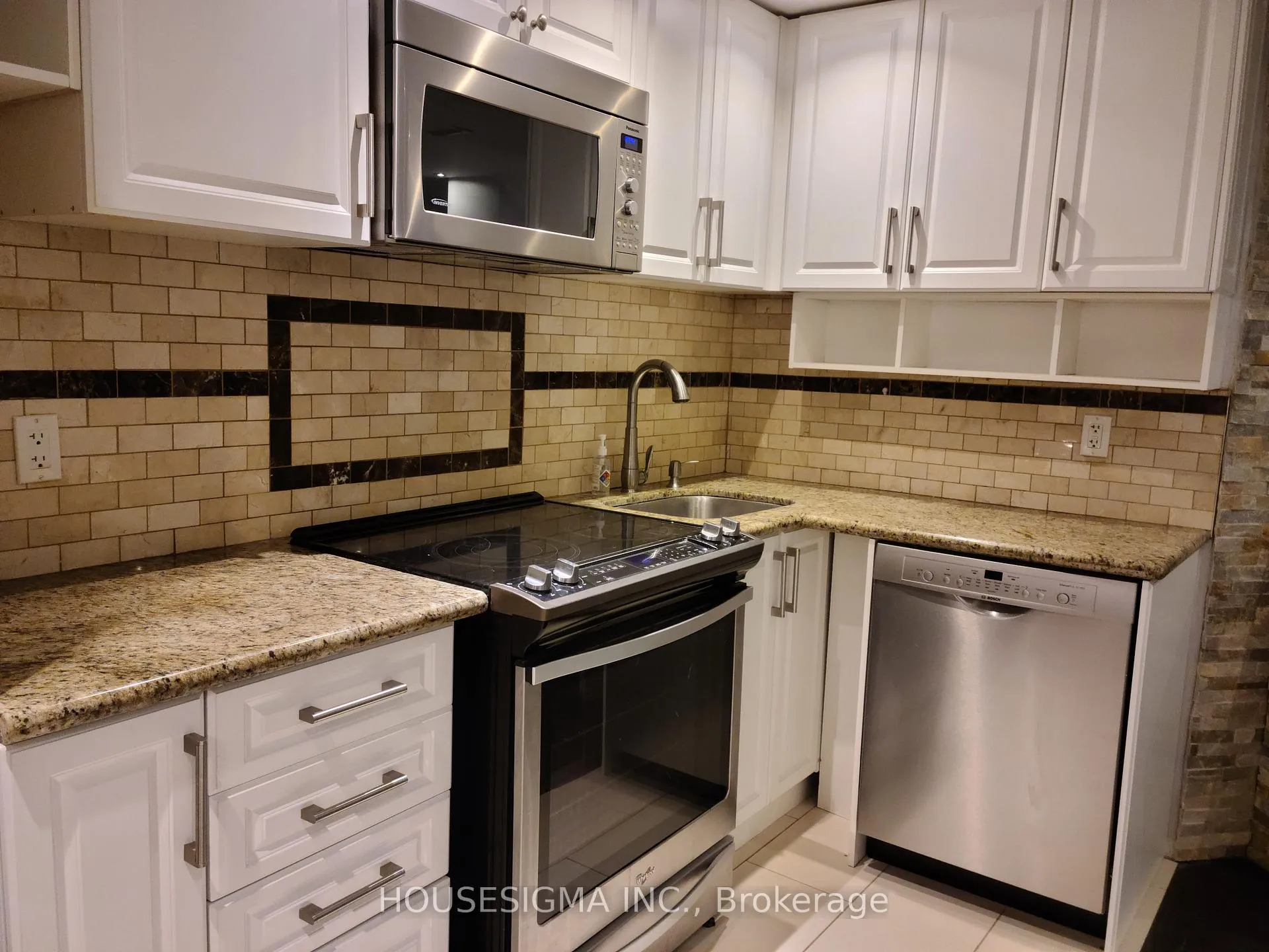 Photo 5 of Unit Lower, 48 Linacre Drive, Richmond Hill, Oak Ridges — HOMEH