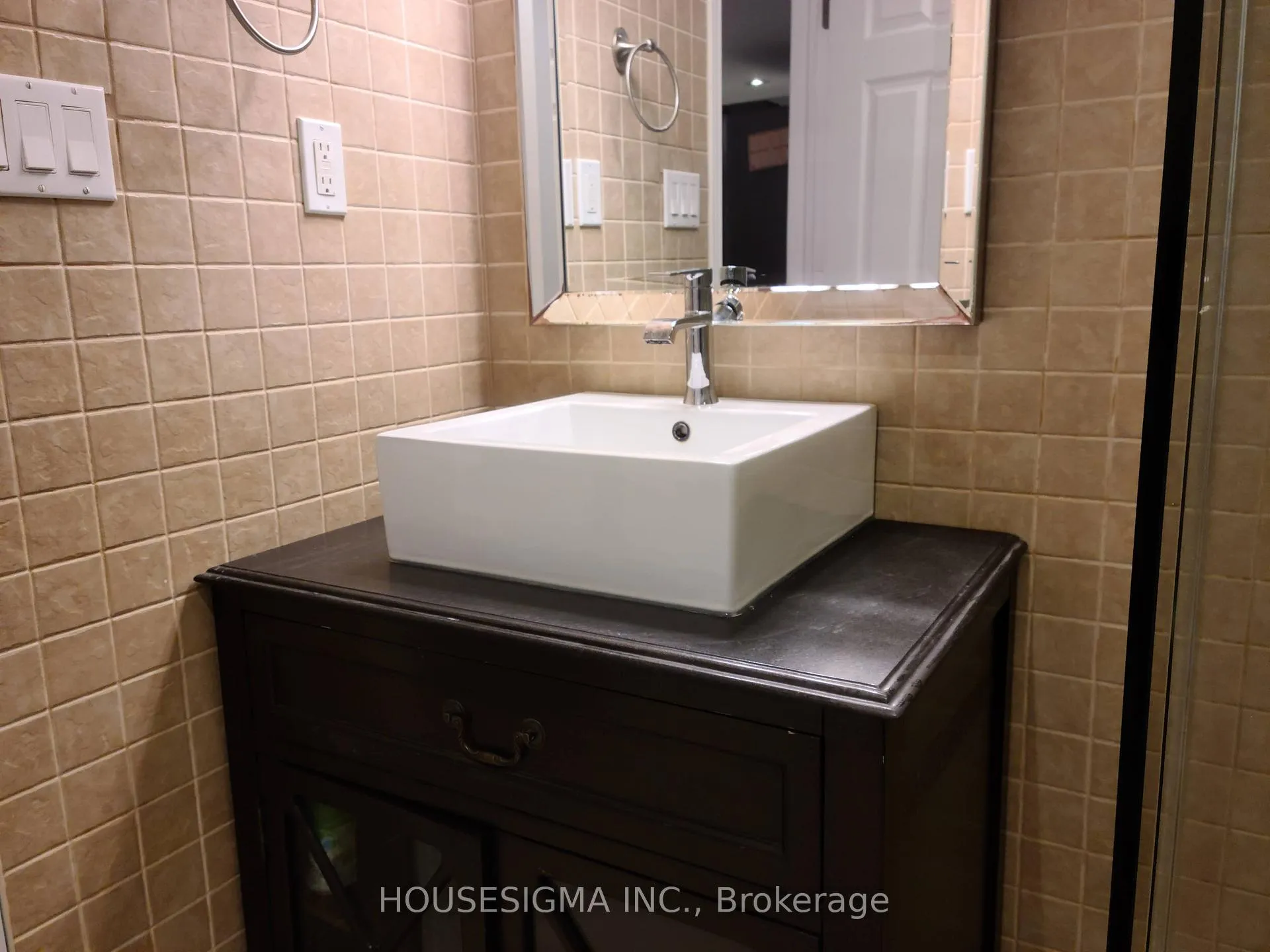 Photo 17 of Unit Lower, 48 Linacre Drive, Richmond Hill, Oak Ridges — HOMEH