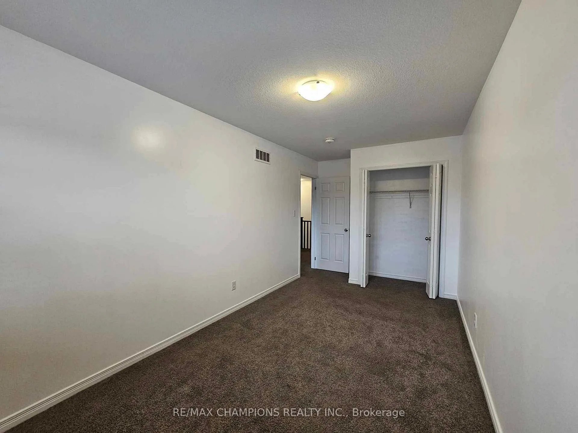Photo 6 of 209 Woodmeadow Court, Kitchener, Highland West — HOMEH