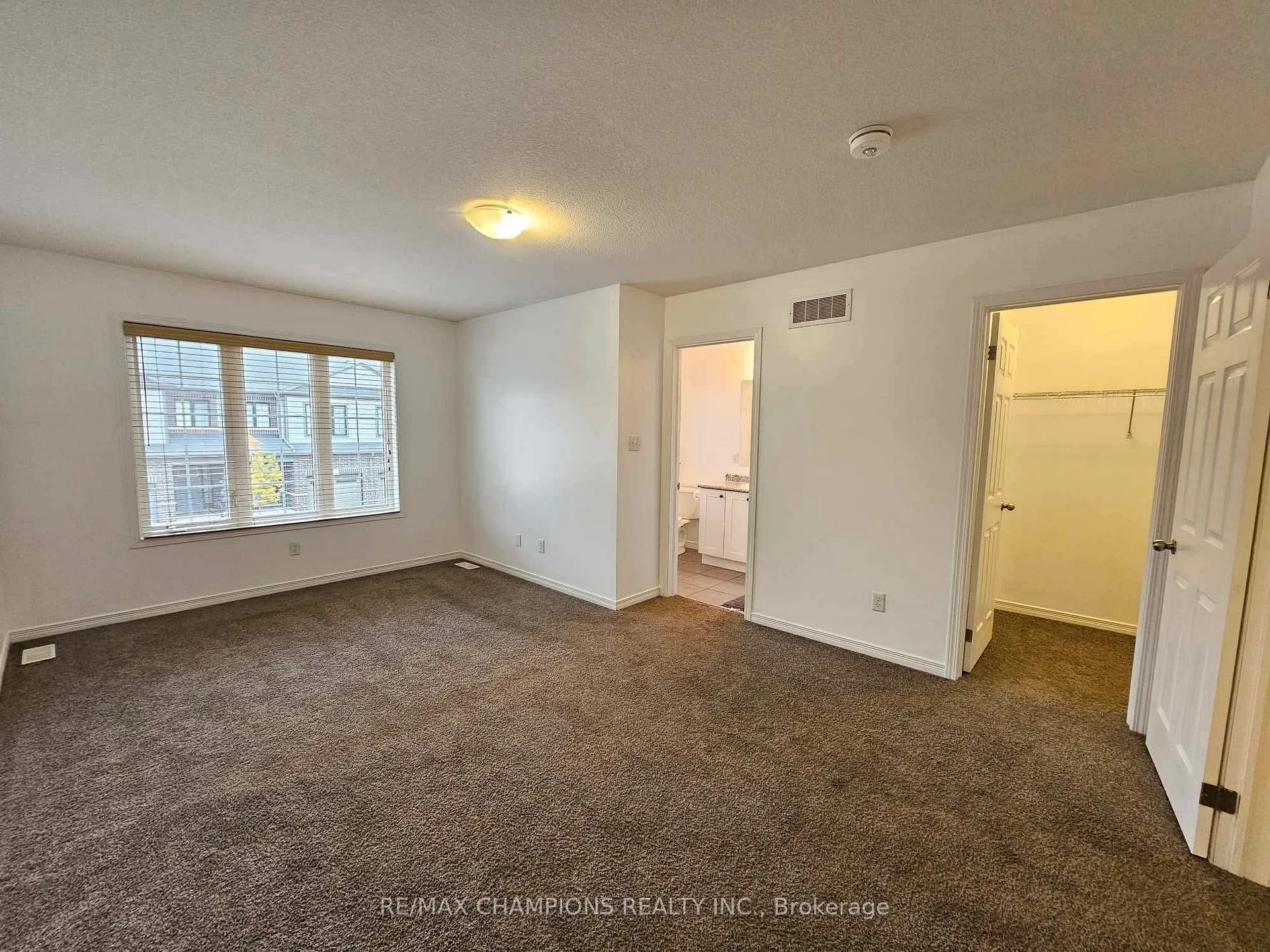 Photo 7 of 209 Woodmeadow Court, Kitchener, Highland West — HOMEH