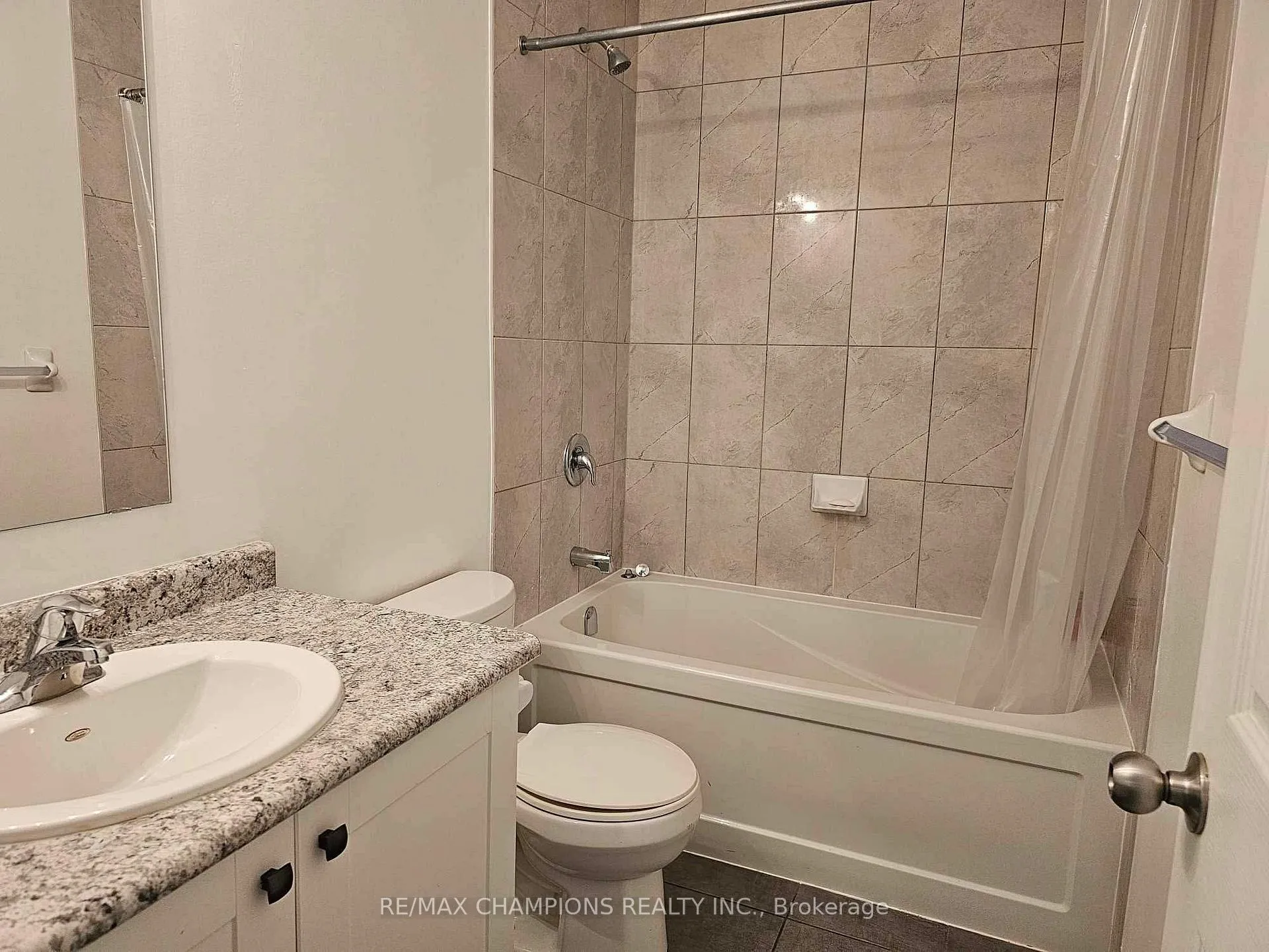 Photo 8 of 209 Woodmeadow Court, Kitchener, Highland West — HOMEH