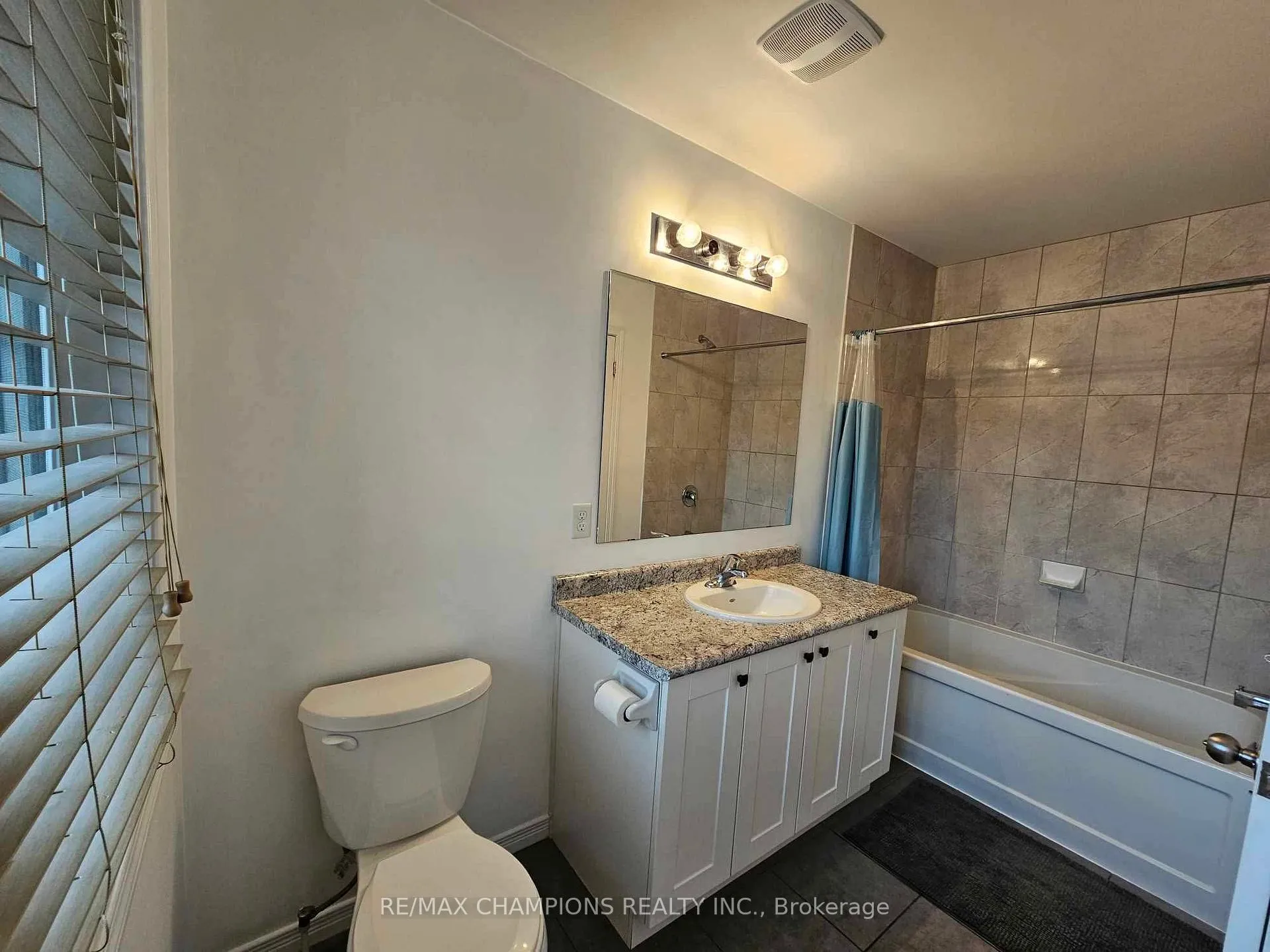 Photo 10 of 209 Woodmeadow Court, Kitchener, Highland West — HOMEH