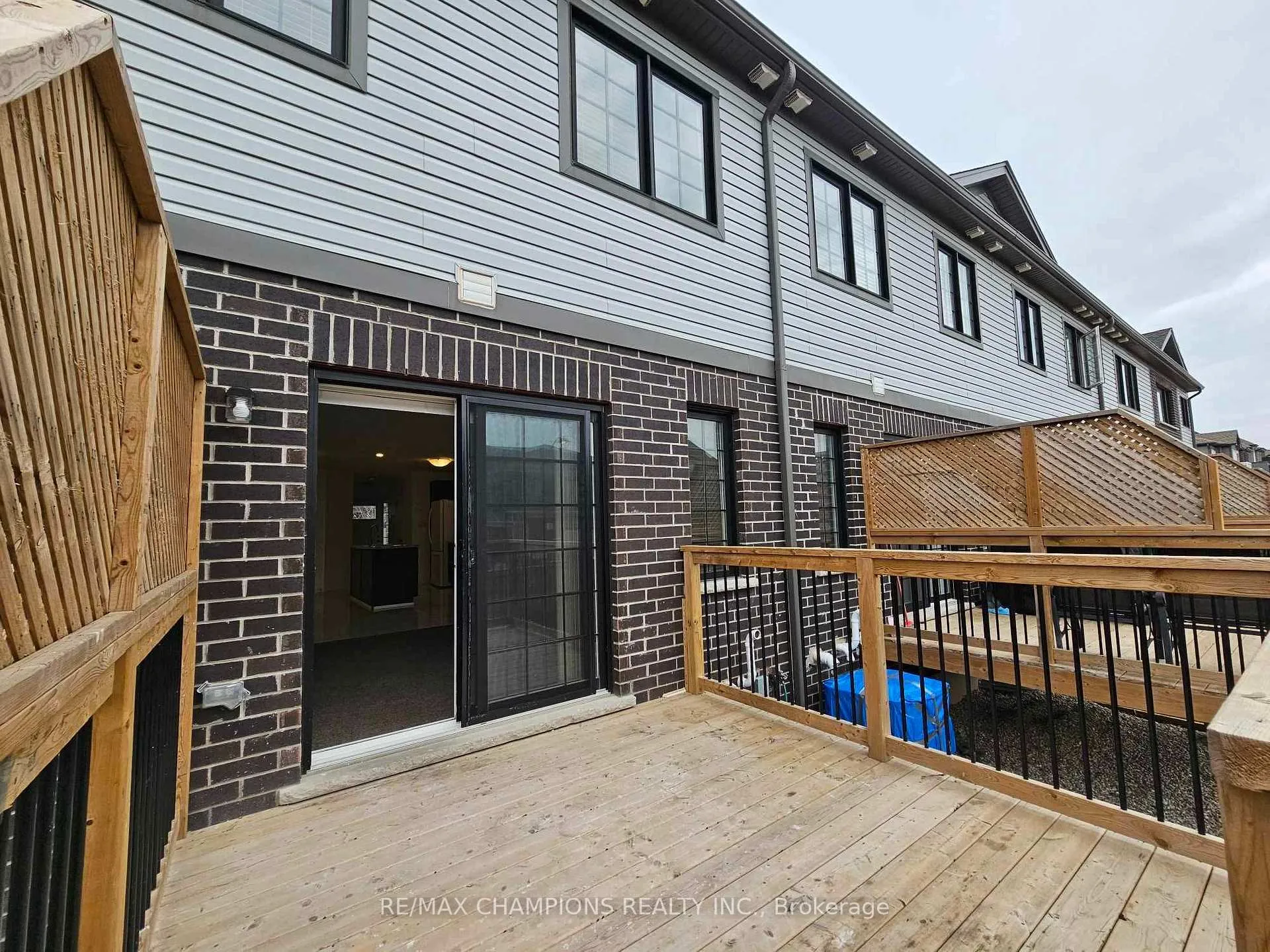Photo 12 of 209 Woodmeadow Court, Kitchener, Highland West — HOMEH
