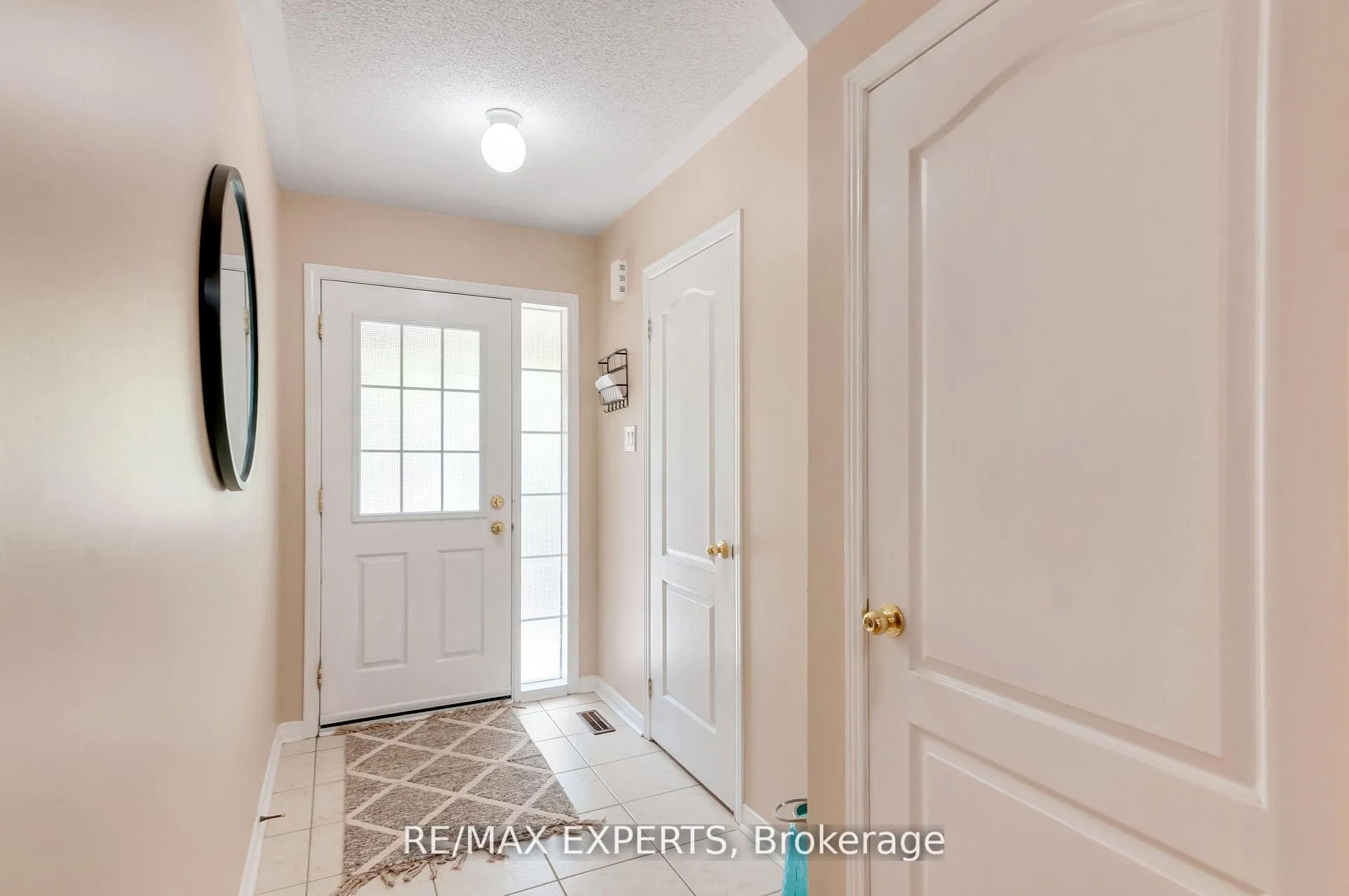 Photo 3 of 76 Eagle Trace Drive, Brampton, Sandringham-Wellington — HOMEH