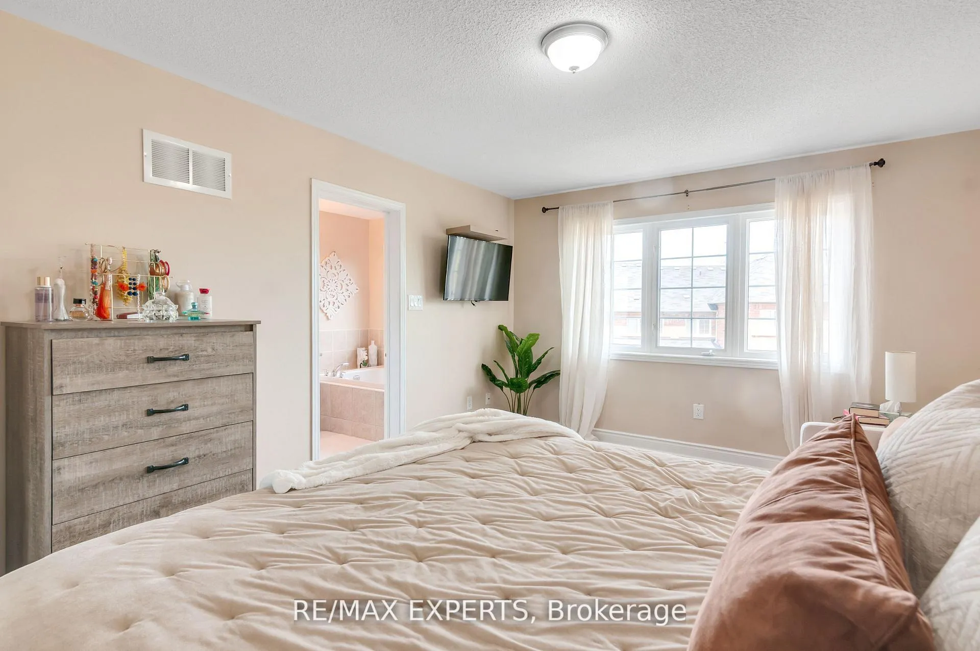 Photo 24 of 76 Eagle Trace Drive, Brampton, Sandringham-Wellington — HOMEH