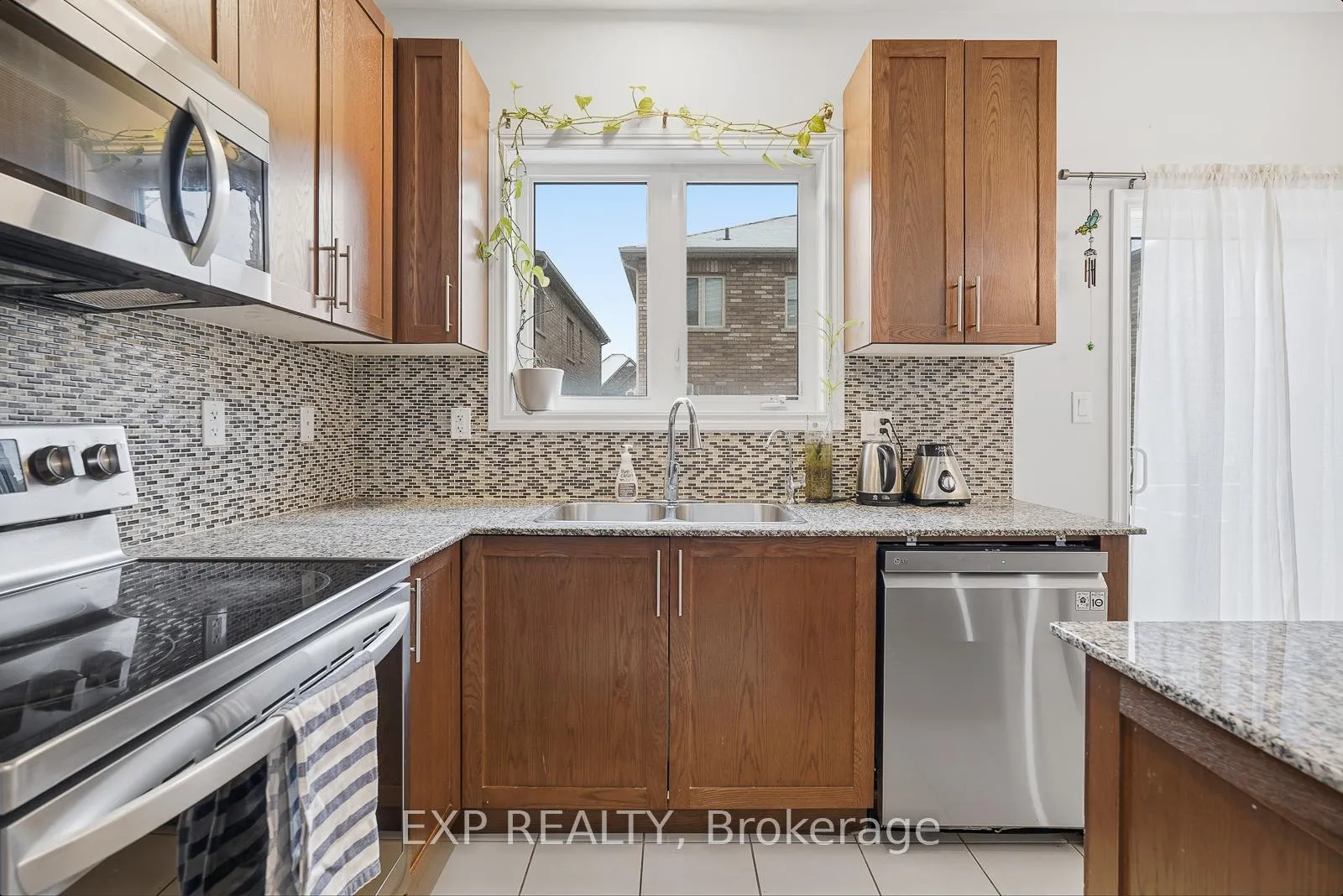 Photo 9 of 138 Agava Street, Brampton, Northwest Brampton — HOMEH