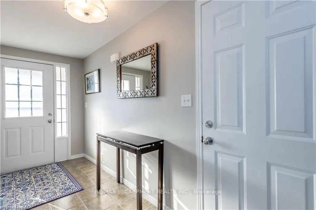 Photo 3 of 136 Donnenwerth Drive, Kitchener — HOMEH