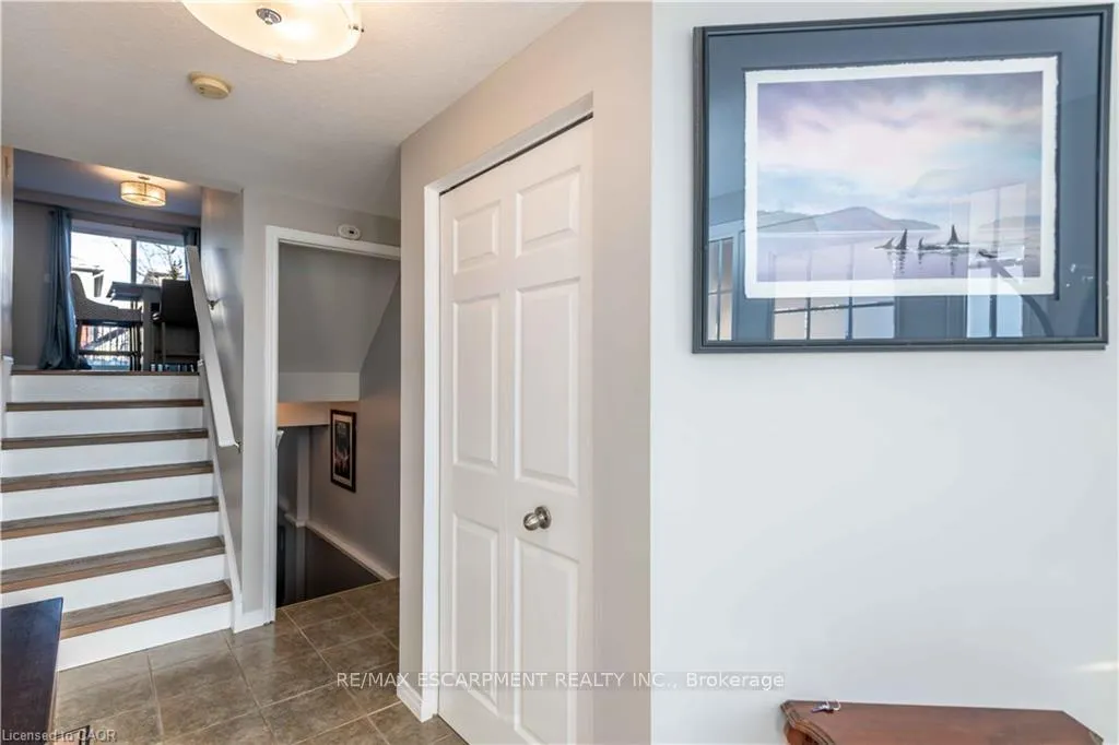 Photo 4 of 136 Donnenwerth Drive, Kitchener — HOMEH