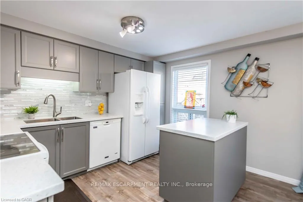 Photo 6 of 136 Donnenwerth Drive, Kitchener — HOMEH