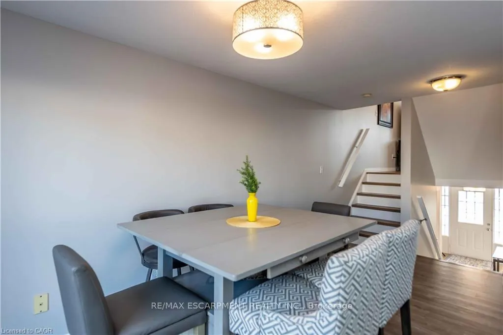Photo 9 of 136 Donnenwerth Drive, Kitchener — HOMEH
