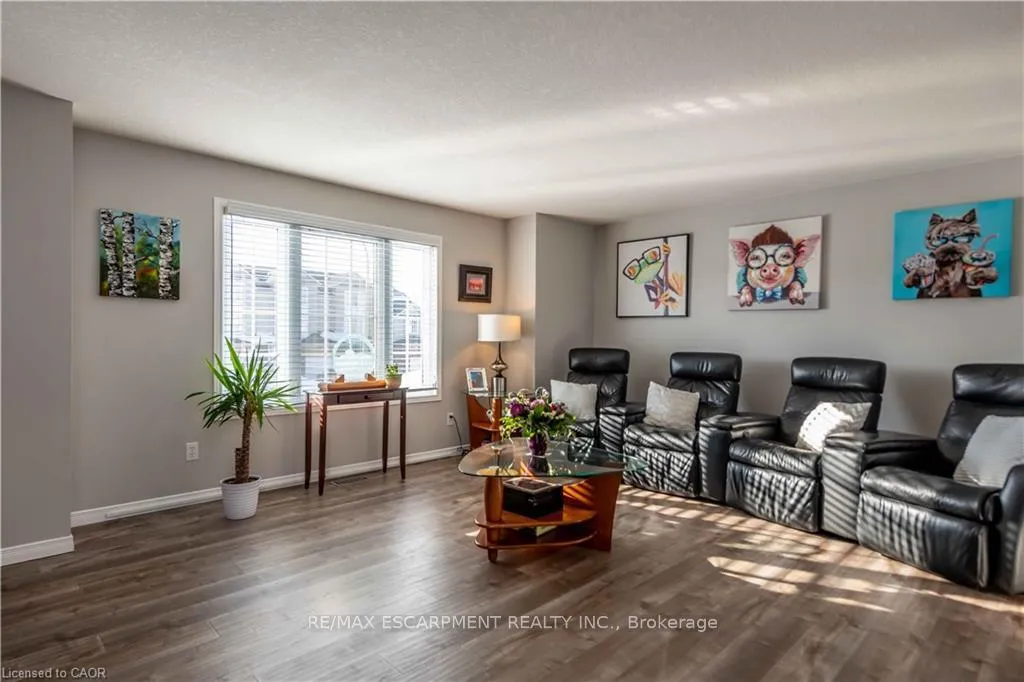 Photo 12 of 136 Donnenwerth Drive, Kitchener — HOMEH