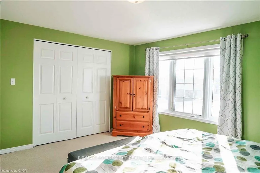 Photo 16 of 136 Donnenwerth Drive, Kitchener — HOMEH