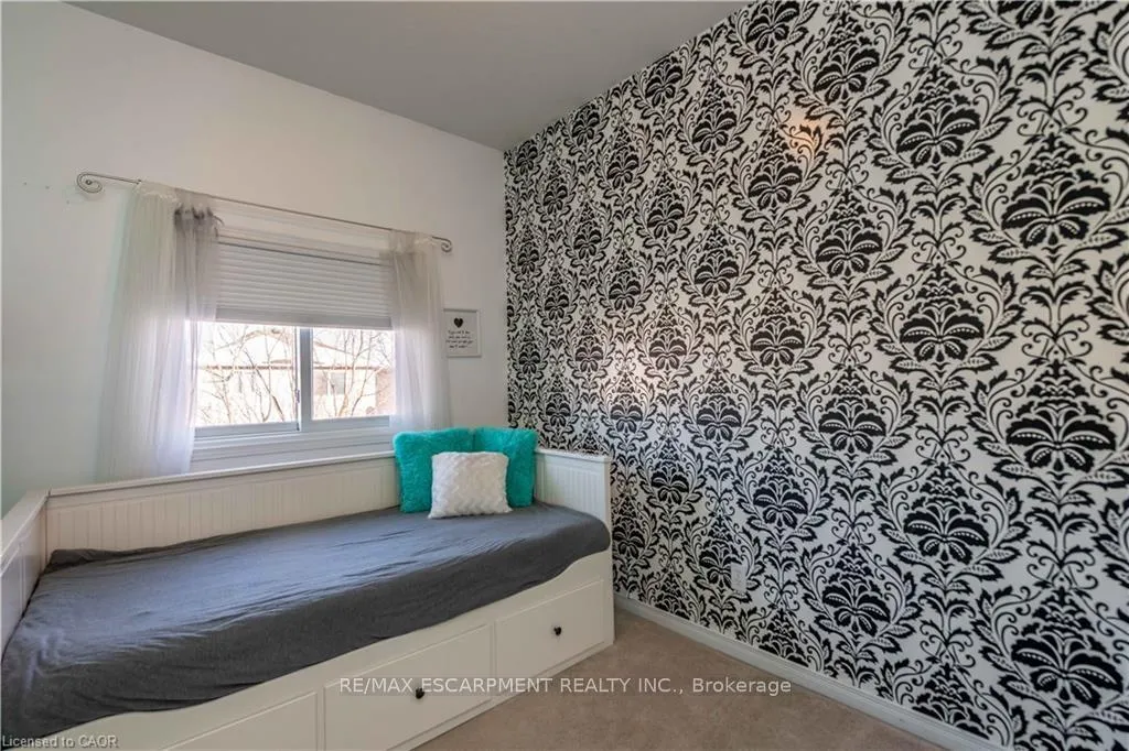 Photo 17 of 136 Donnenwerth Drive, Kitchener — HOMEH