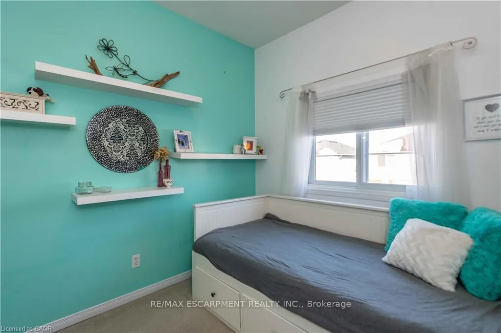 Photo 18 of 136 Donnenwerth Drive, Kitchener — HOMEH