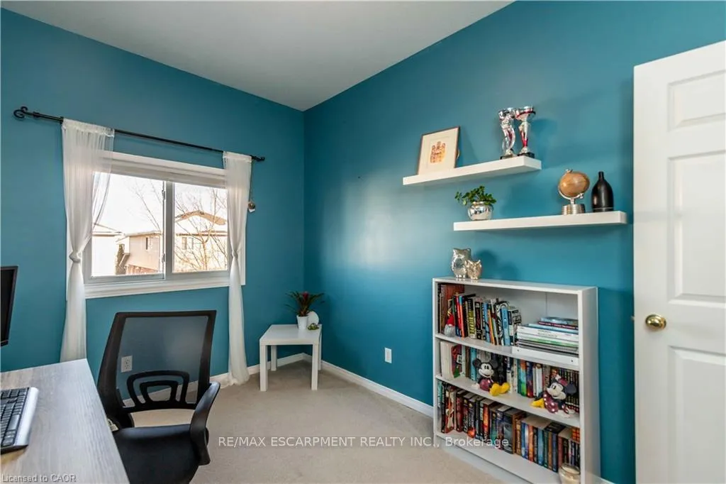 Photo 21 of 136 Donnenwerth Drive, Kitchener — HOMEH